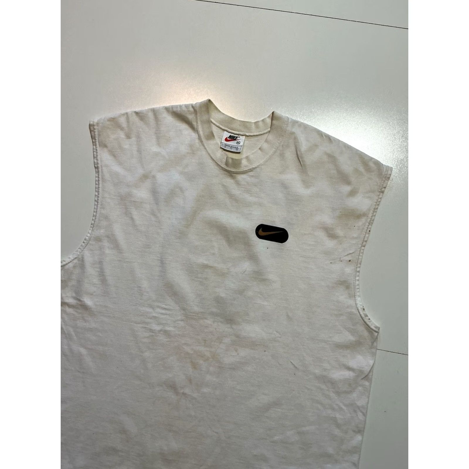 Nike VINTAGE Nike Basketball Tornado Twist Swoosh Graphic Tank Top T-Shirt XXL White 90s Mens Shirts Size US XXL / EU 58 / 5 - 4 Thumbnail