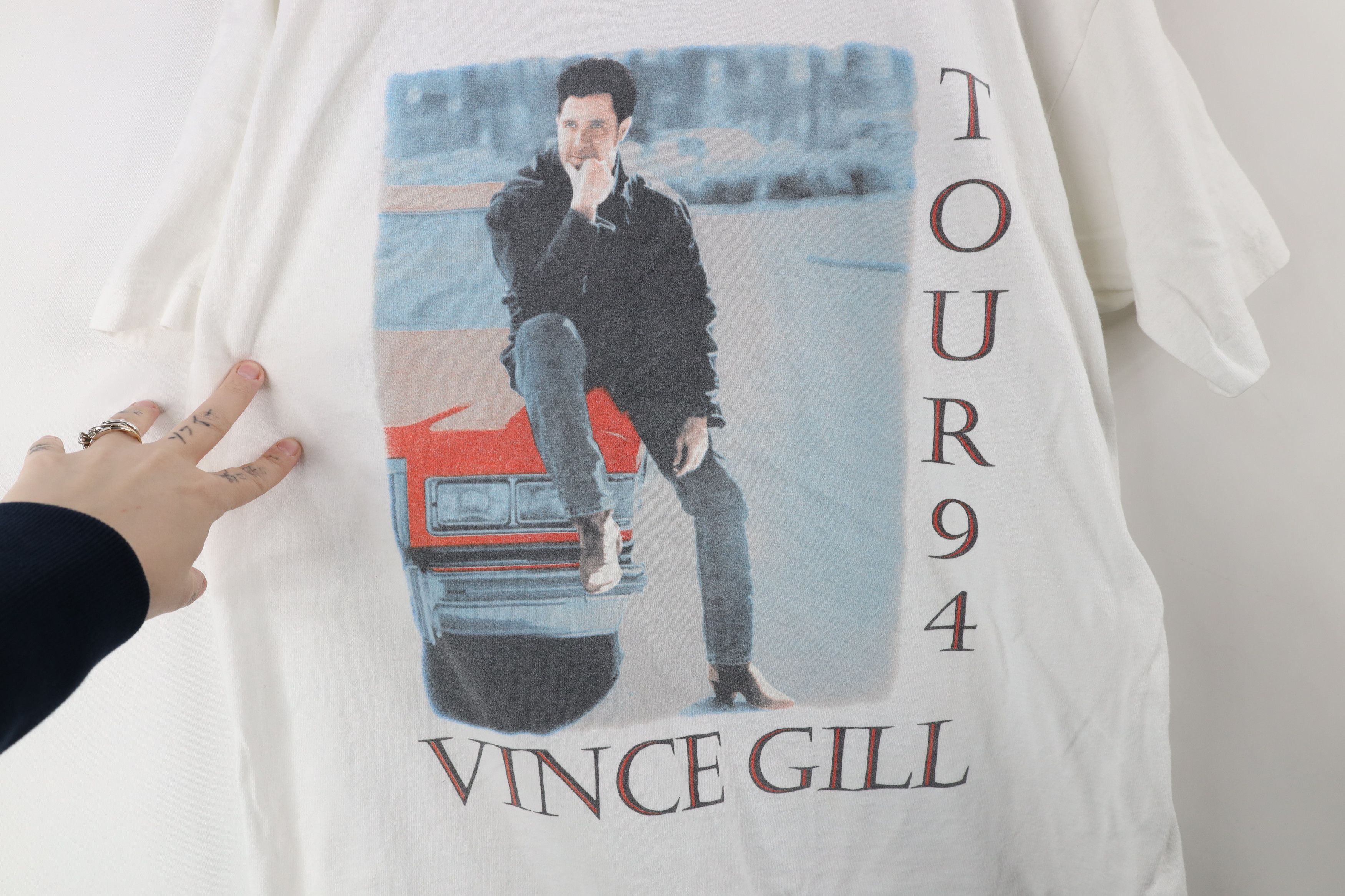 Vintage Vintage 90s Finds You 1994 Tour Vince Gill Band T-Shirt USA Size US L / EU 52-54 / 3 - 4 Thumbnail