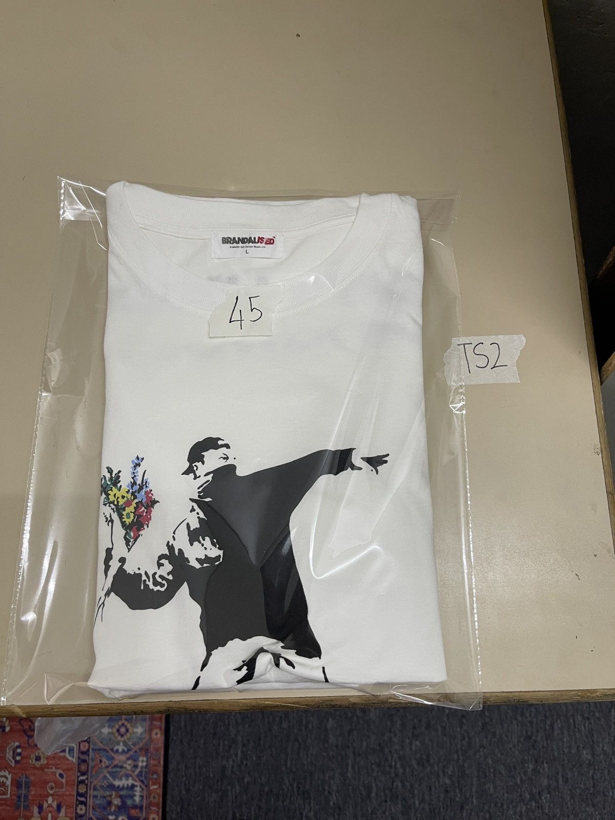 Vintage Banksy Rage Flower Bomber Art Ls Tshirt Size US L / EU 52-54 / 3 - 11 Thumbnail