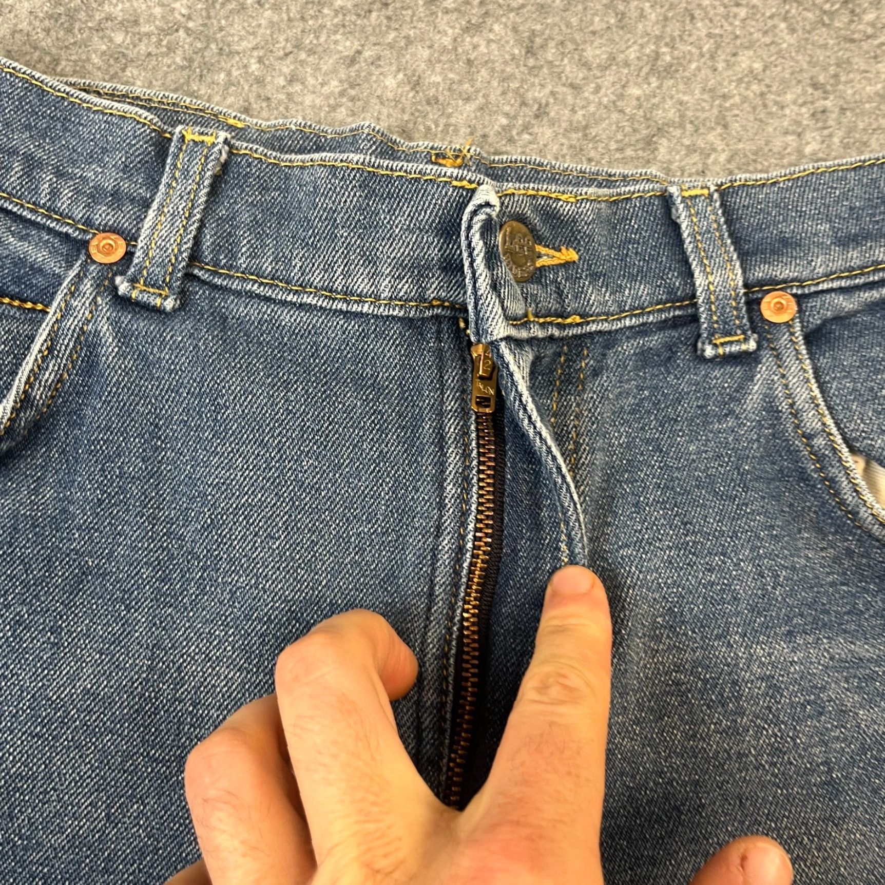 Lee VINTAGE Lee Riders Jeans Womens 26 30 UK 8 Relaxed Straight High Waist Mid Wash Denim Blue 5-Pocket Womens Jeans Boy? Size 30" / US 8 / IT 44 - 7 Thumbnail