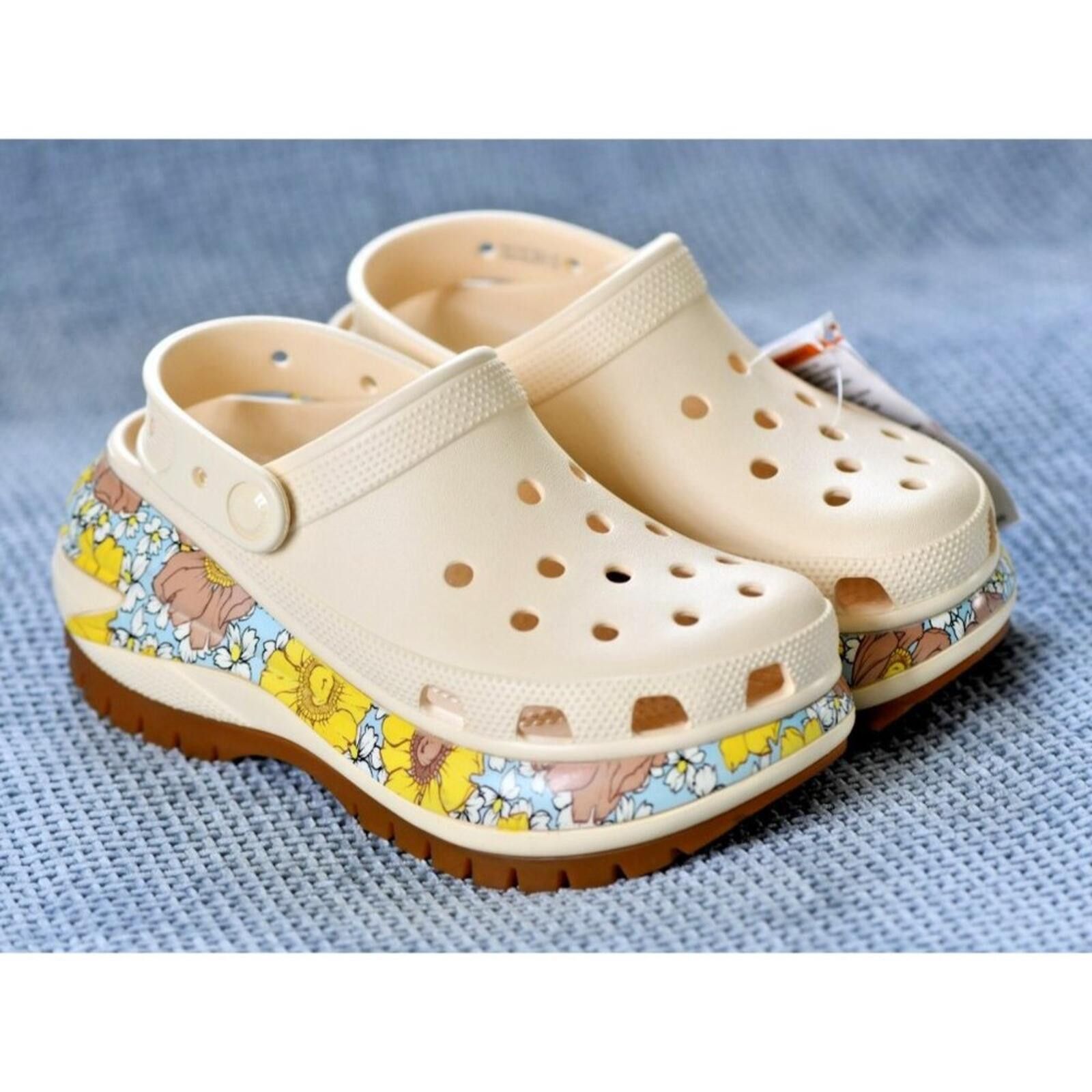 Crocs Crocs Mega Crush Clog Vanilla/Multi Retro Floral Size US 5 / IT 35 - 3 Thumbnail