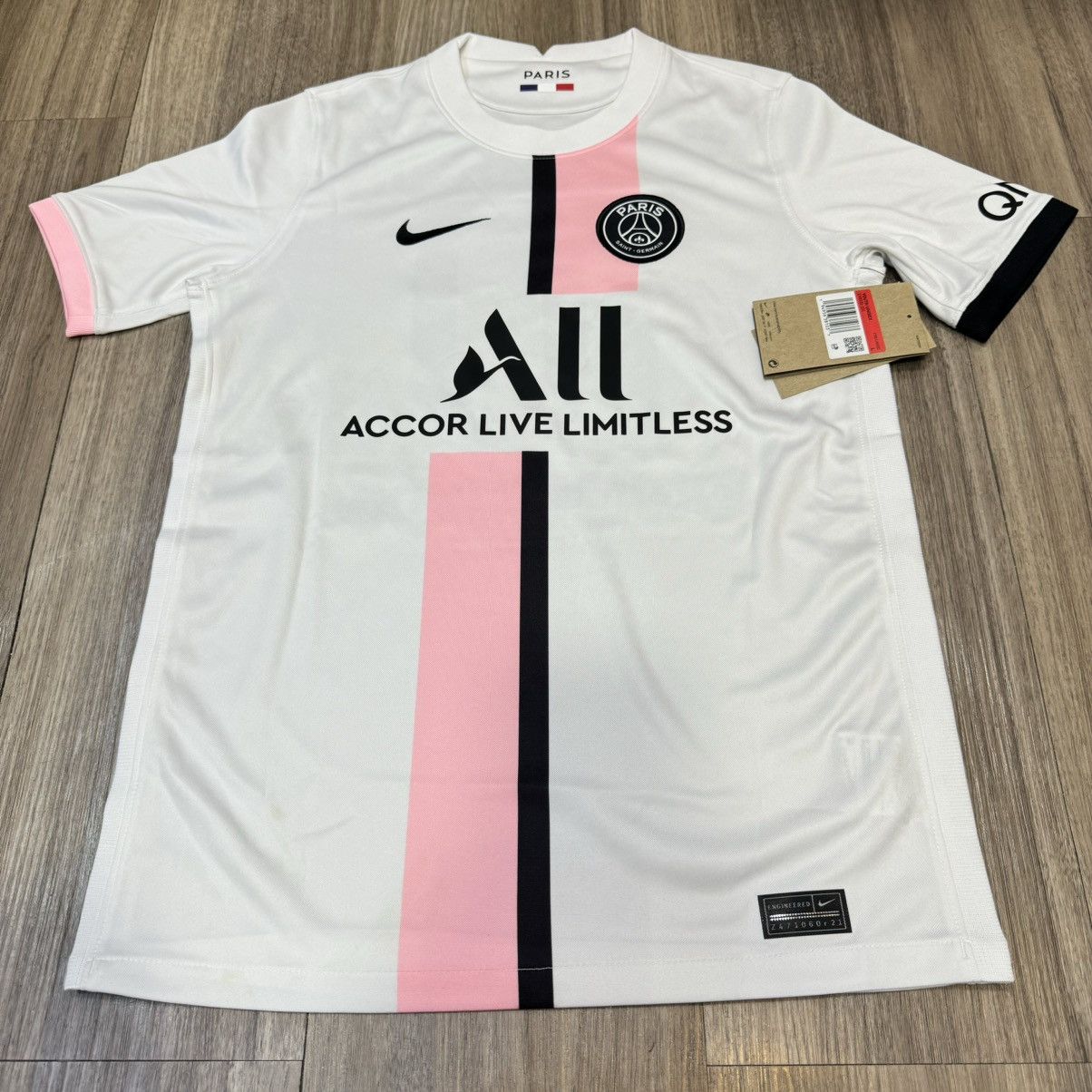 Nike (Youth size)PSG 21/22 away shirt #10 Neymar (Bnwt) Size US XXS / EU 40 - 1 Thumbnail
