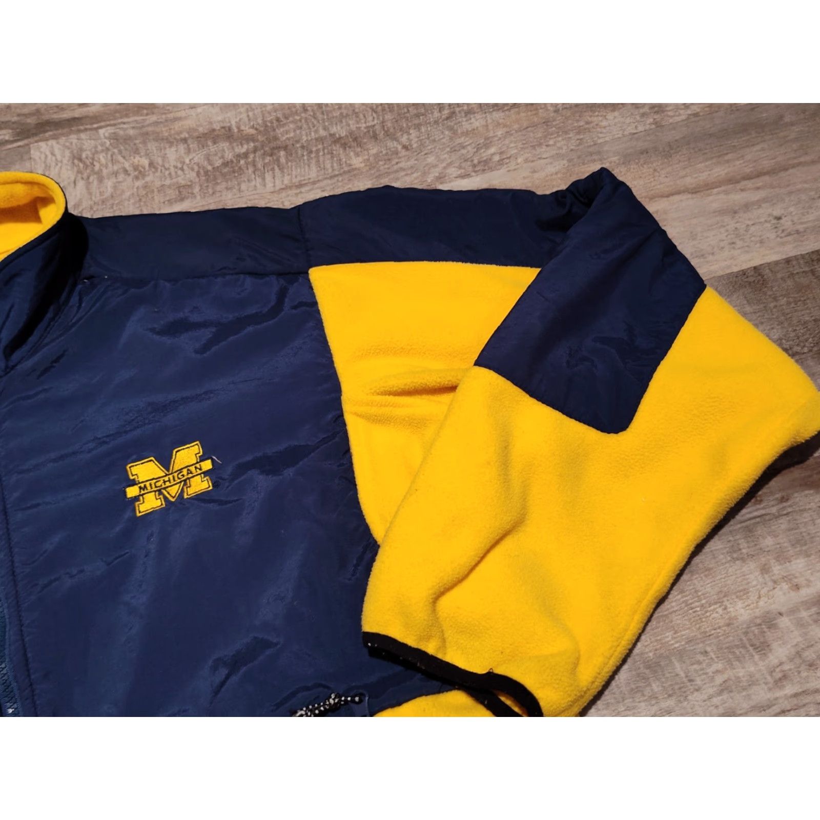 Vintage Vintage Essex 90s Michigan Wolverines Full Zip Fleece Jacket Elbow Pads Size L Size US L / EU 52-54 / 3 - 3 Thumbnail