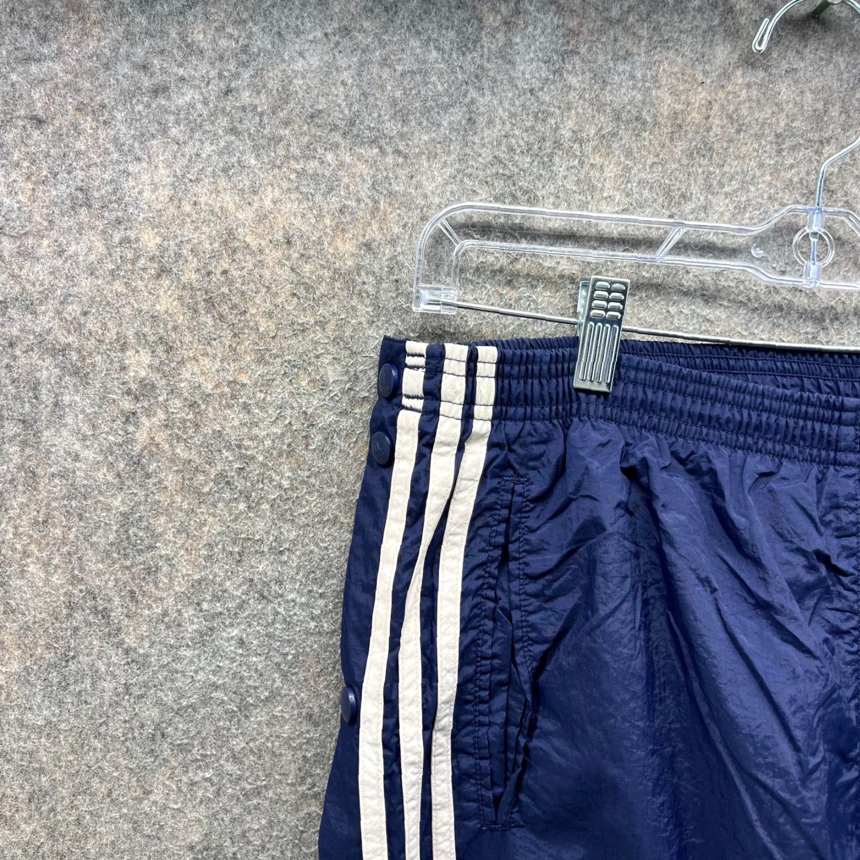 Adidas VINTAGE Adidas Pants Men Large Blue Navy Windbreaker Lined Trefoil Windbreaker Pants Man Large Blue Navy 90s? 2000s? Size US 33 - 6 Thumbnail