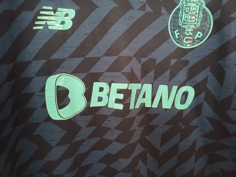 New Balance New Balance Fc.Porto 2024/25 third shirt Size US L / EU 52-54 / 3 - 7 Thumbnail