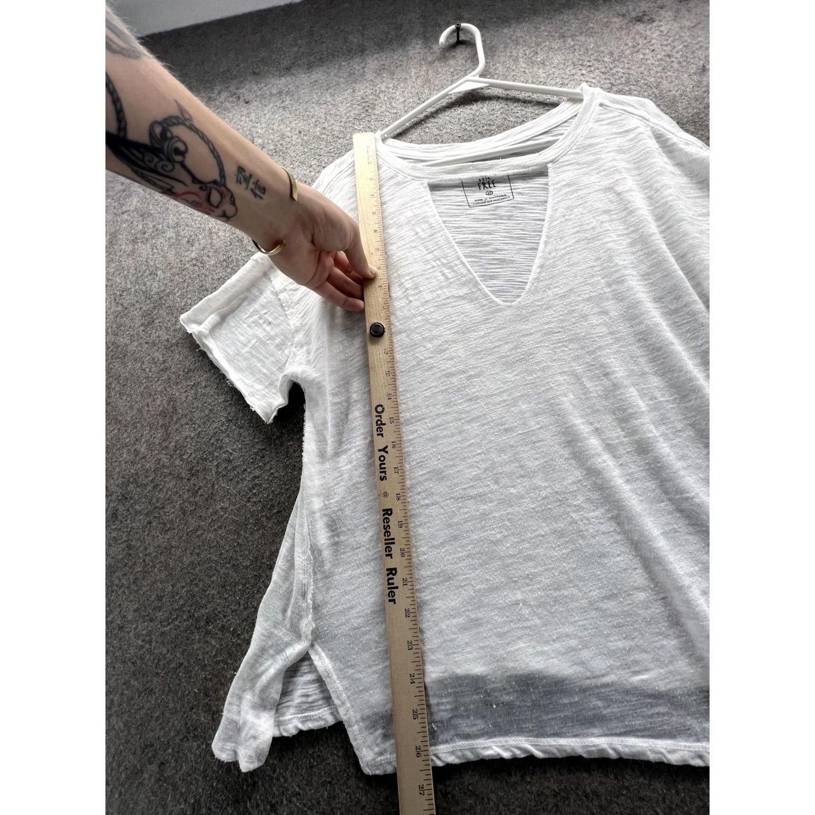 Vintage We The Free Shirt Womens XS White V Neck Strap Short Sleeve Jersey Top Size XS / US 0-2 / IT 36-38 - 3 Thumbnail