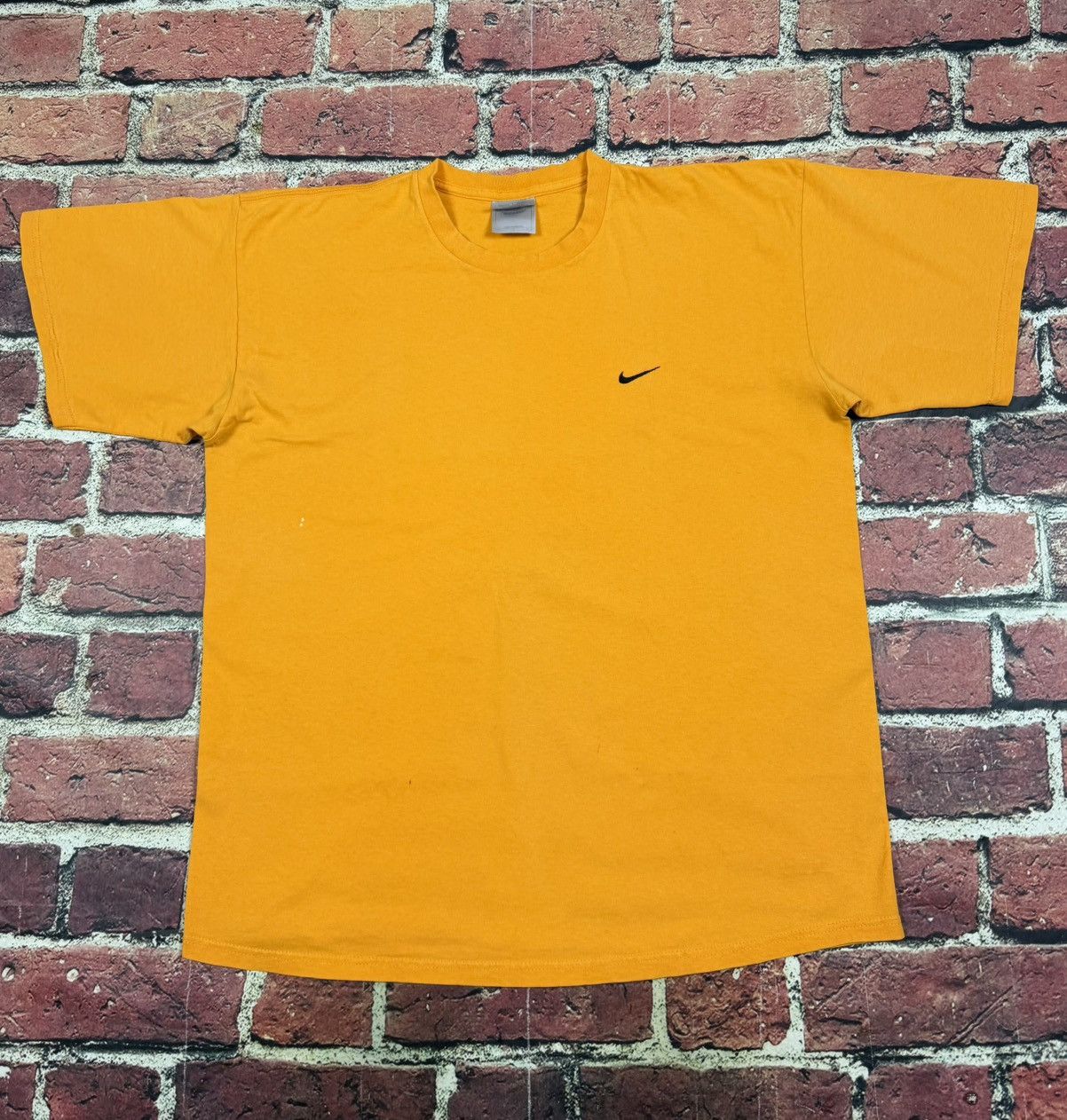 Vintage Vintage Nike Mini Swoosh T-Shirt Mustard Yellow 90s Y2K Size US L / EU 52-54 / 3 - 1 Thumbnail