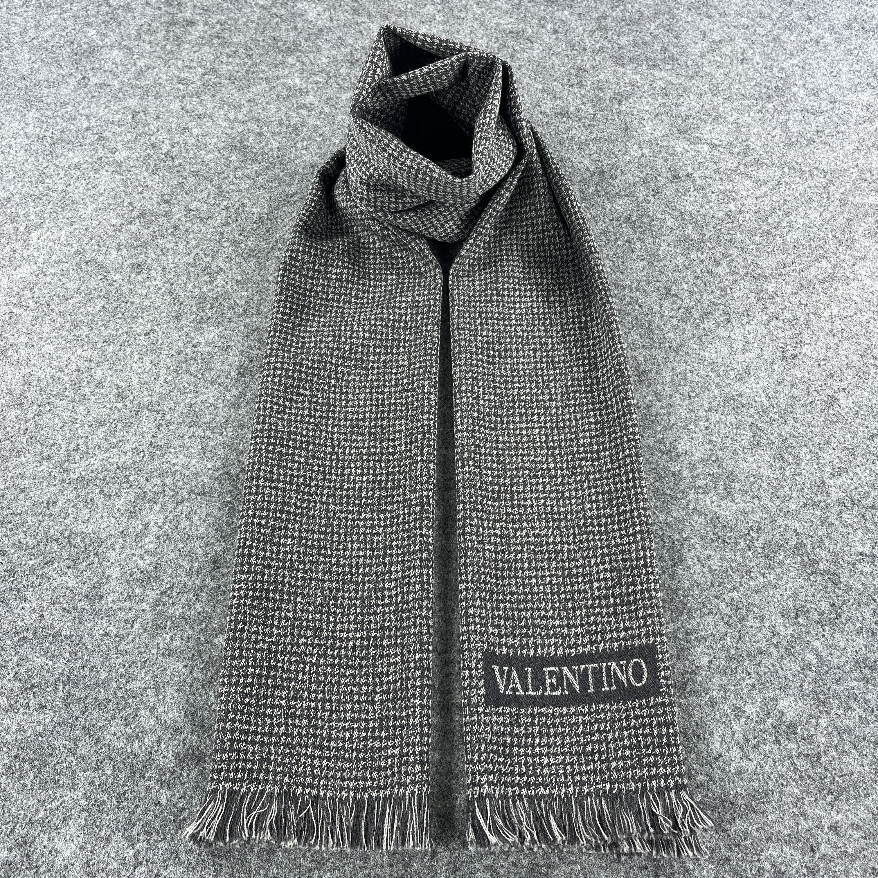 Valentino Valentino Scarf / Muffler / Neckwear T1318 Size ONE SIZE - 1 Thumbnail
