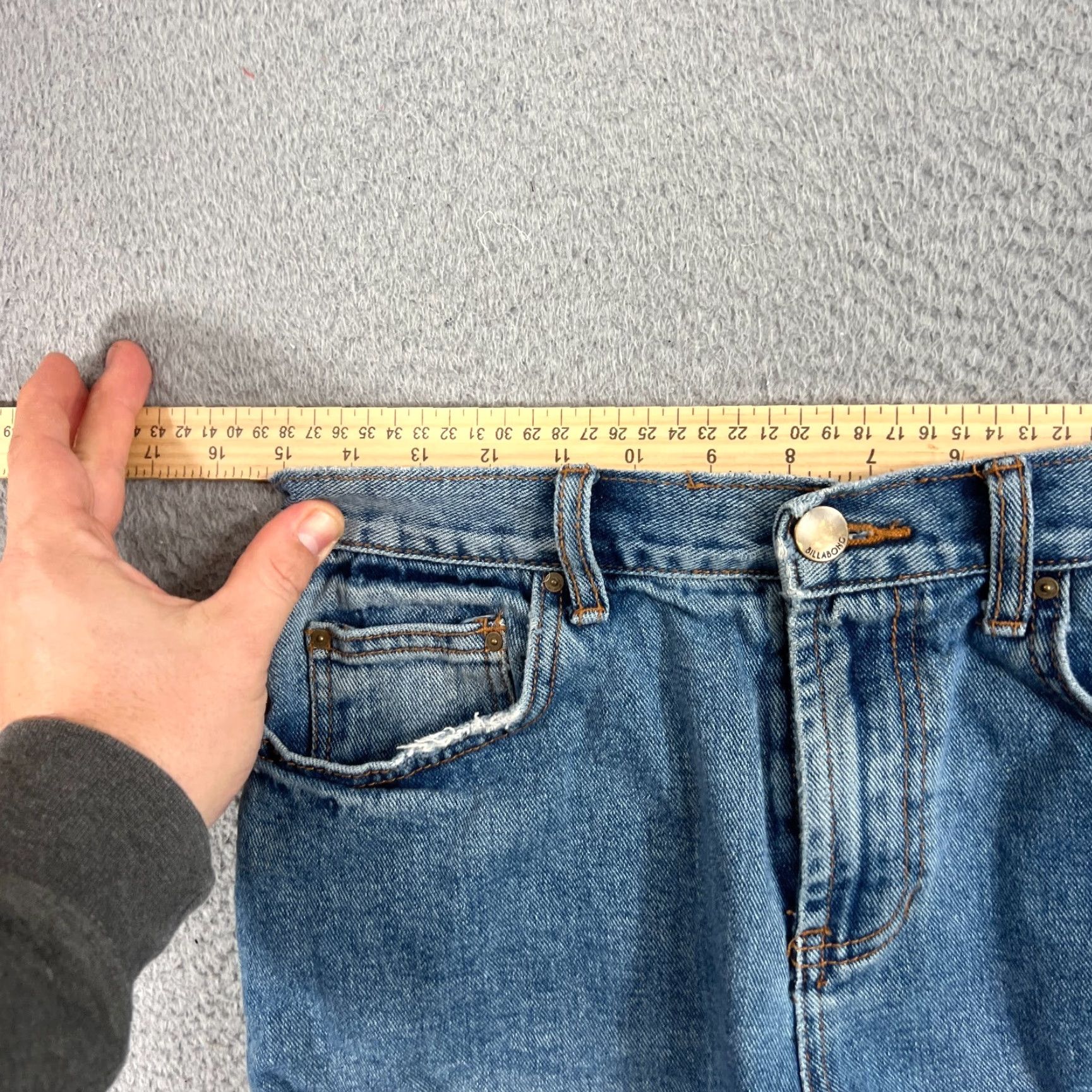 Billabong Billabong Women's Denim Cuffed High Waisted Shorts Size 28 Straight Leg Casual Blue 5-Pocket Womens Button Logo Vintage: No Size 29" - 4 Thumbnail