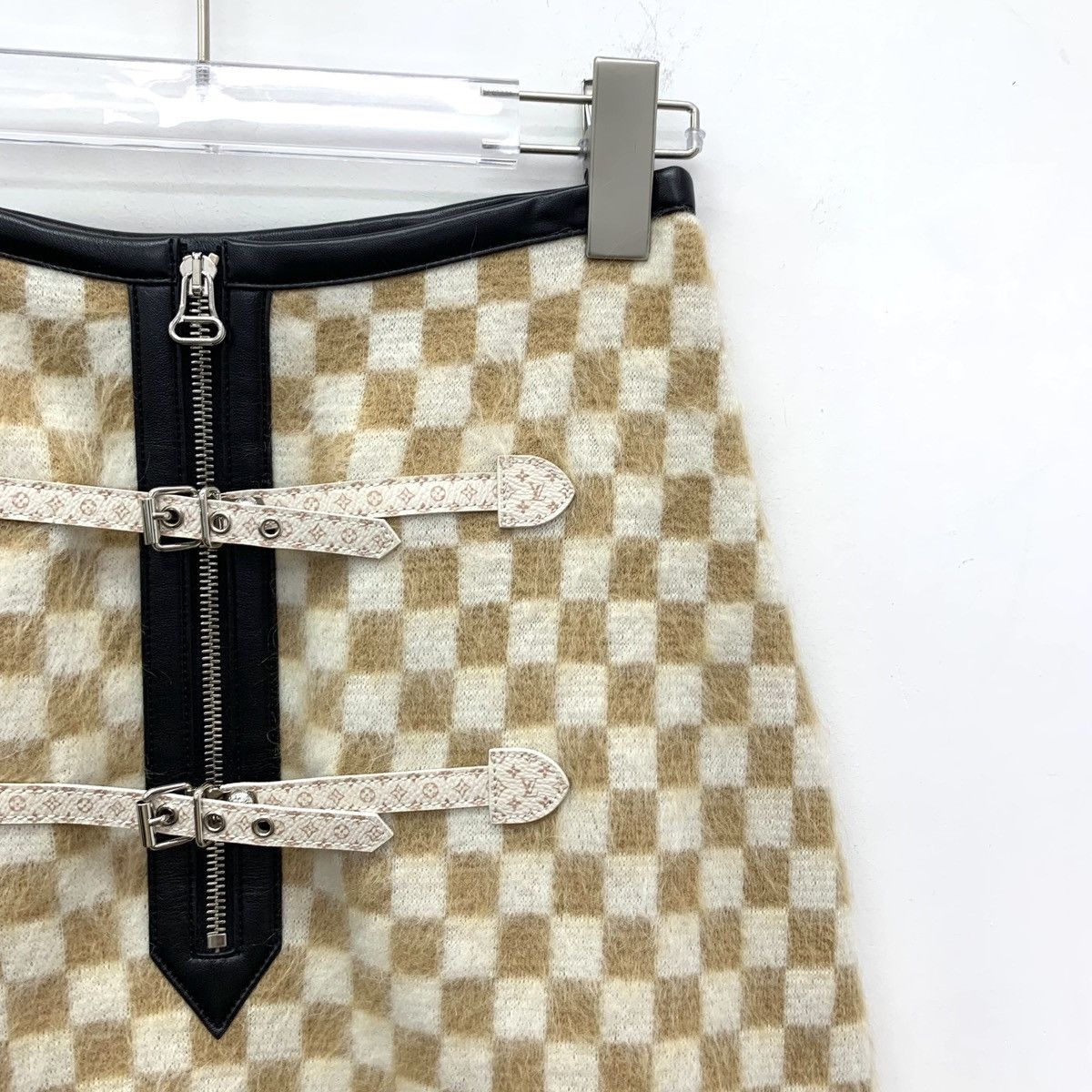 Louis Vuitton Louis Vuitton Damier Buckle Merino Wool Casual Skirt K26WX Size 27" / US 4 / IT 40 - 3 Thumbnail