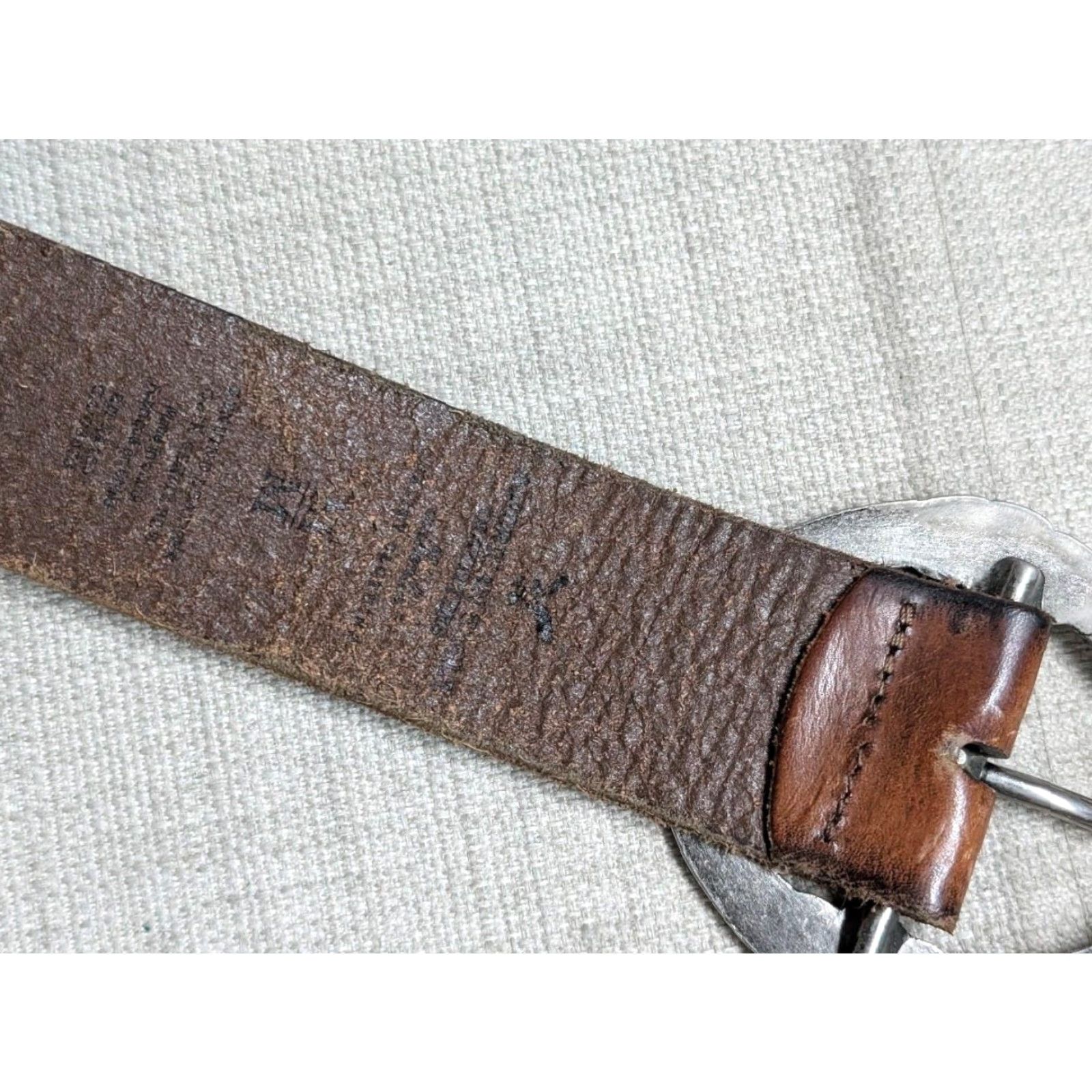 American Eagle Outfitters VINTAGE american eagle belt COWHIDE full grain leather 34 buckle WESTERN Brown Womens Regular 1-5/8" width 34/35 pattern Patina 90s decade Size ONE SIZE - 7 Thumbnail