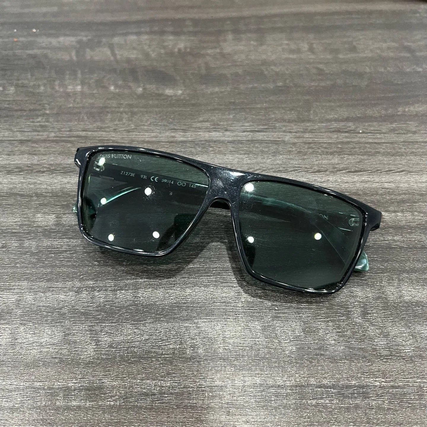 Louis Vuitton Louis Vuitton Dark Green Temple Logo Sunglasses. Size ONE SIZE - 1 Thumbnail