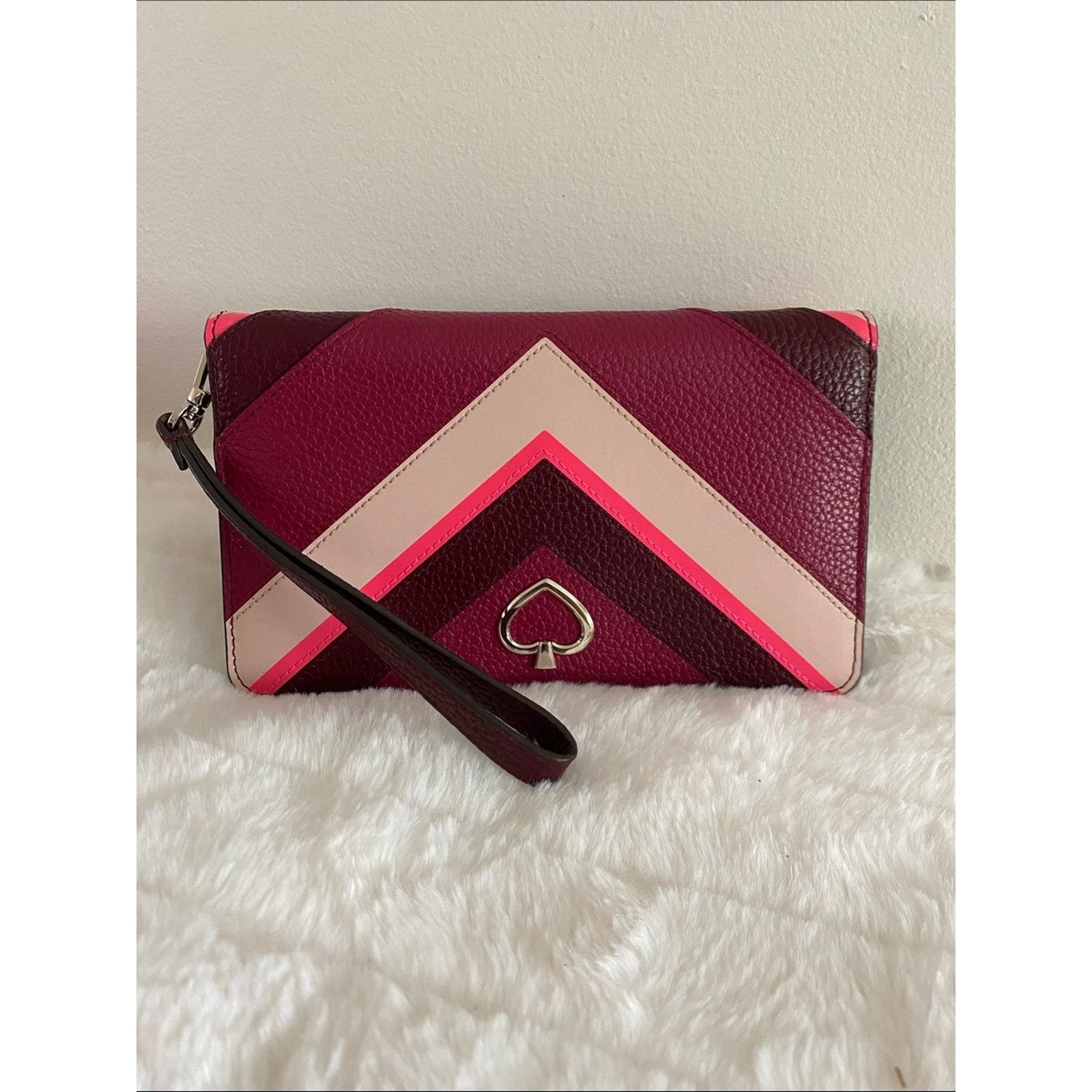 Kate Spade Kate Spade Kourtney Chevron Medium Clutch Wallet Wristlet Size ONE SIZE - 1 Thumbnail