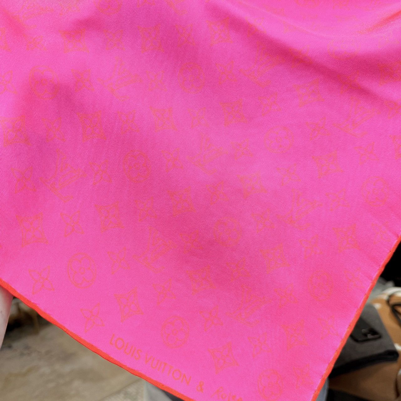 Louis Vuitton Louis Vuitton X Robert Wilson Hot Pink Bandana Silk Scarf Size ONE SIZE - 5 Thumbnail