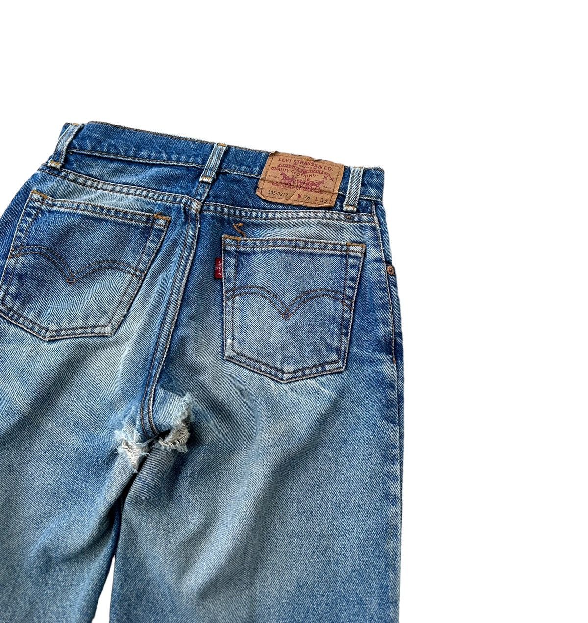 Levi's Vintage Levi’s 505-0217 top button 359 blue denim jeans Size US 26 / EU 42 - 4 Thumbnail