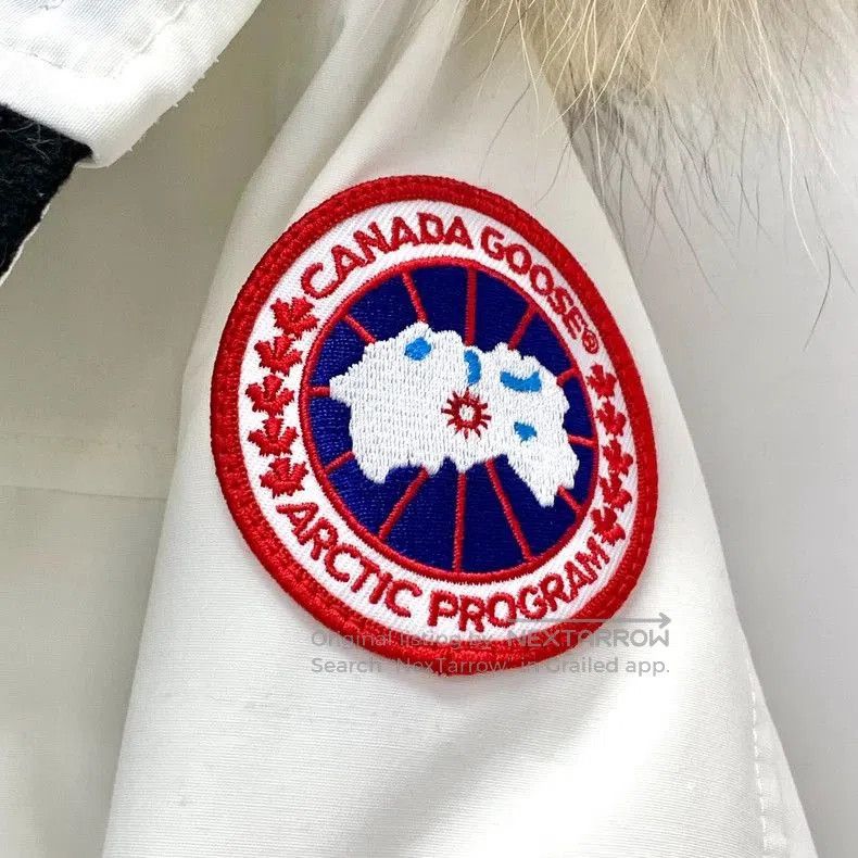 Canada Goose Canada Goose White Fur Hooded Down Jacket. Size US S / EU 44-46 / 1 - 5 Thumbnail