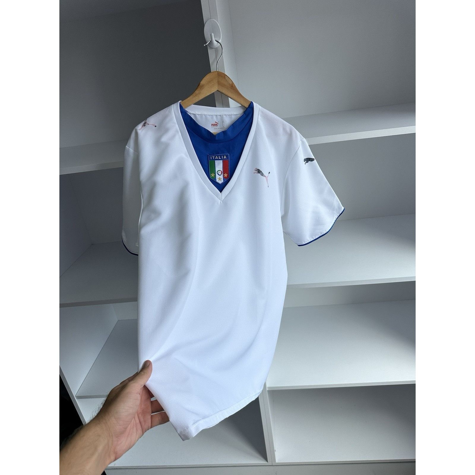 Puma ITALY 2006 AWAY FOOTBALL SHIRT SOCCER JERSEY PUMA sz XL MEN Size US L / EU 52-54 / 3 - 7 Thumbnail