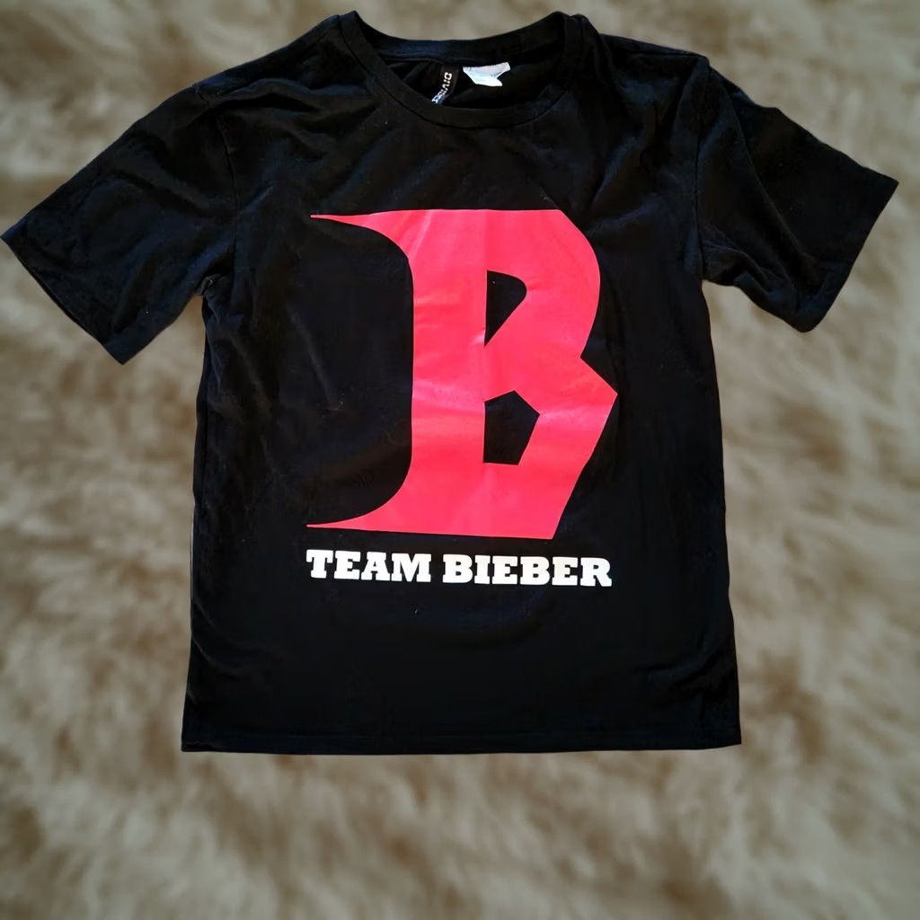 Vintage Justin Bieber Team Bieber Stadium Tour 2017 S Short Sleeve Crew Neck T-Shirt Black Music Size US S / EU 44-46 / 1 - 1 Thumbnail