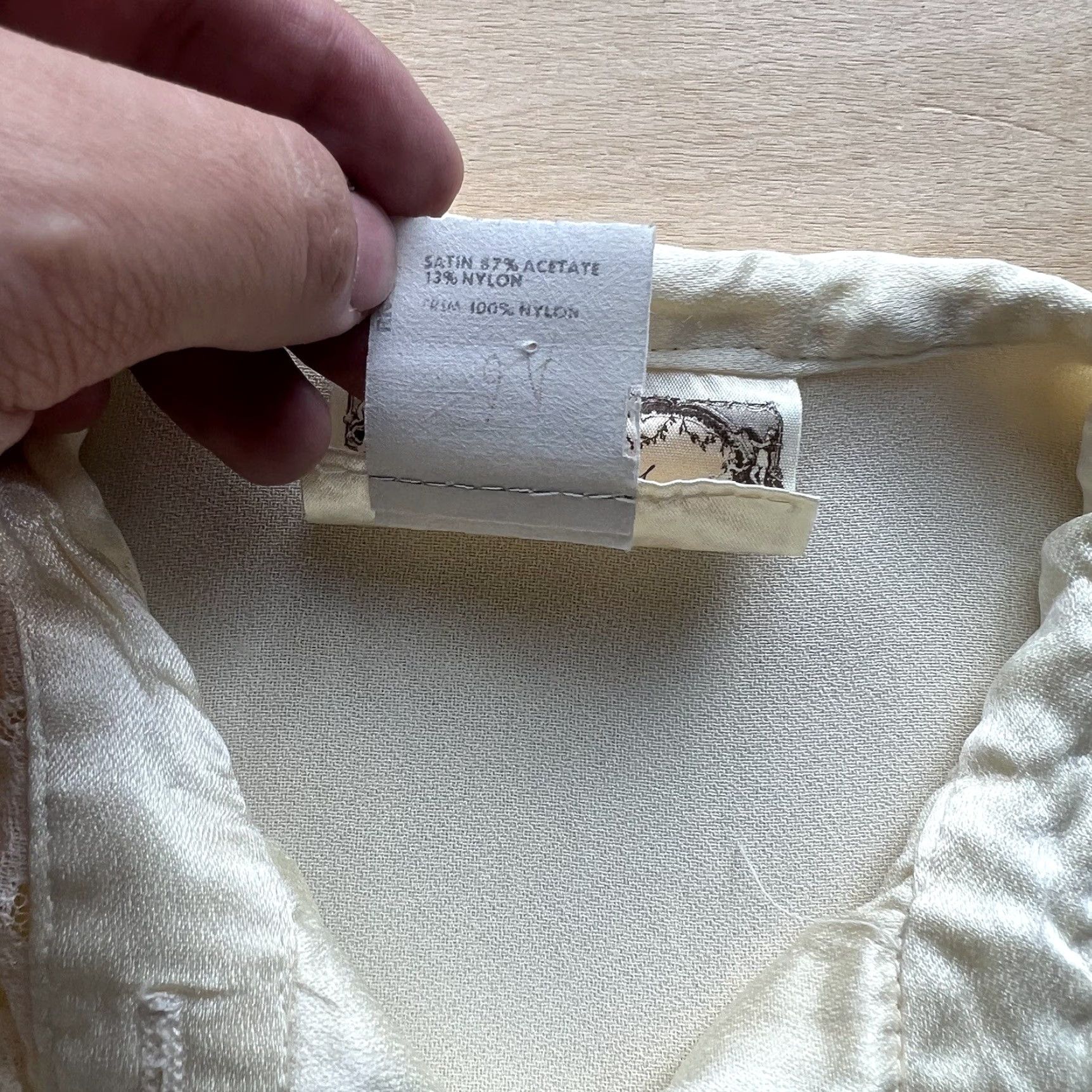 Vintage VINTAGE Gunnies Blouse Shirt Women 5 Ivory 70s Western Embroidered Satin Rayon Angel Logo Casual Sleeve Long Size S / US 4 / IT 40 - 7 Thumbnail