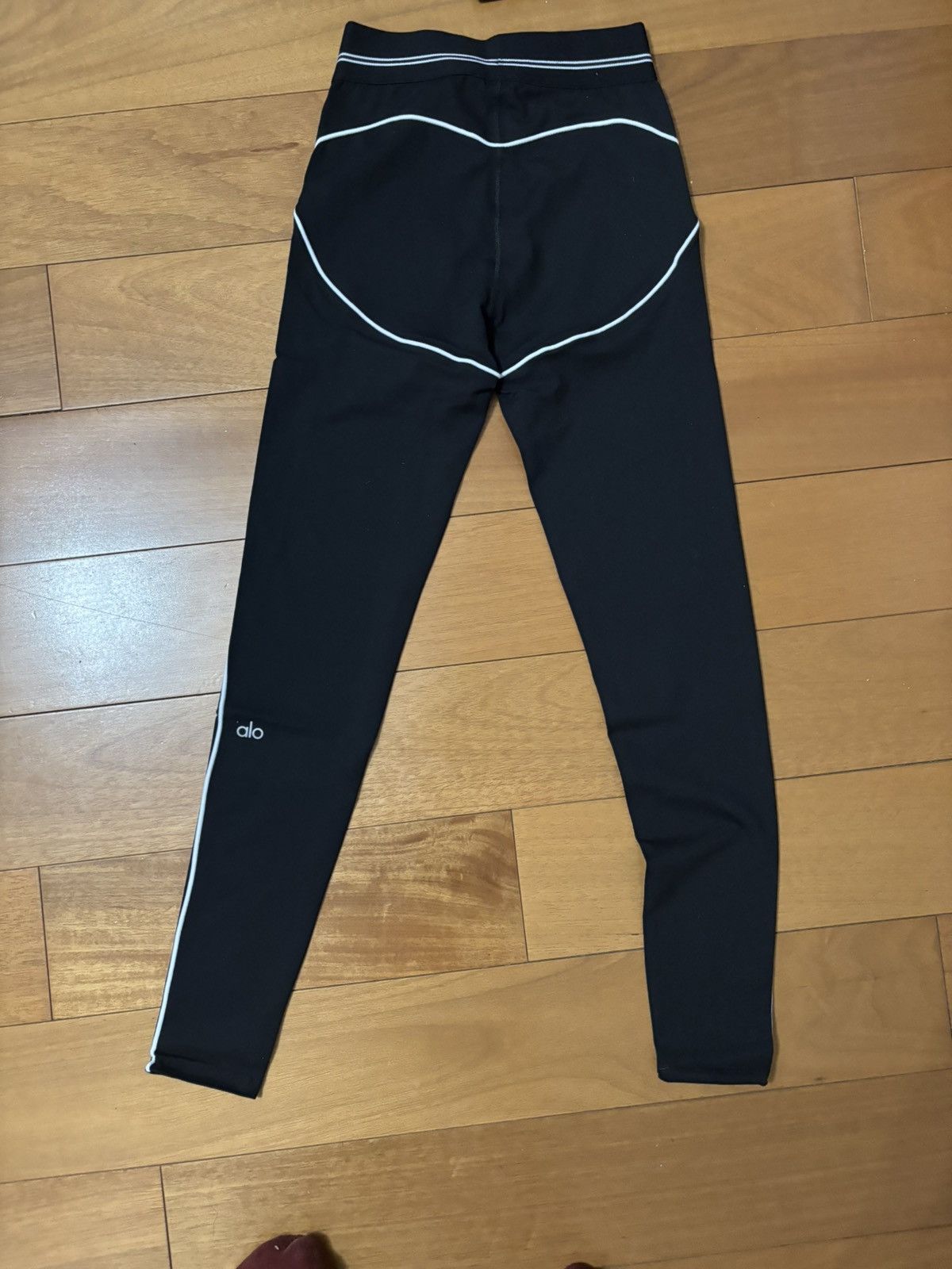 Alo Yoga Airbrush High-Waist Heart Throb set Size 26" / US 2 / IT 38 - 6 Thumbnail