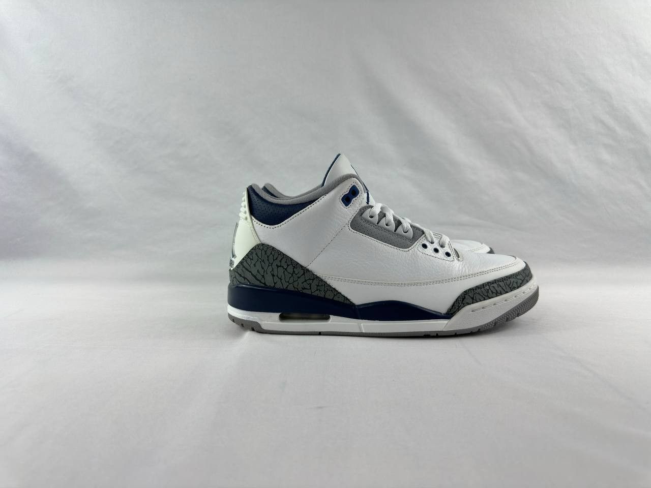 Nike Nike Air Jordan 3 Retro 'Midnight Navy' CT8532-140 Size US 10 / EU 43 - 1 Thumbnail