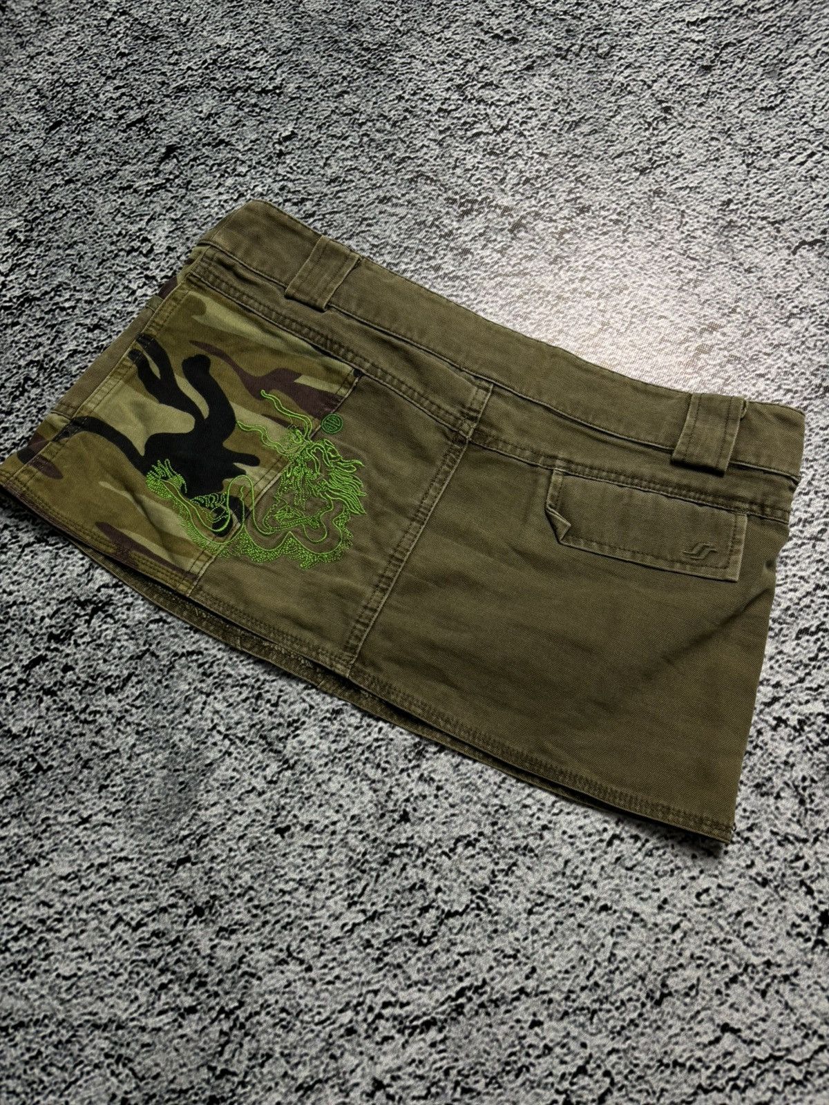 If Six Was Nine Vintage dragon Y2K printed camo mini skirt Size 32" / US 10 / IT 46 - 1 Thumbnail
