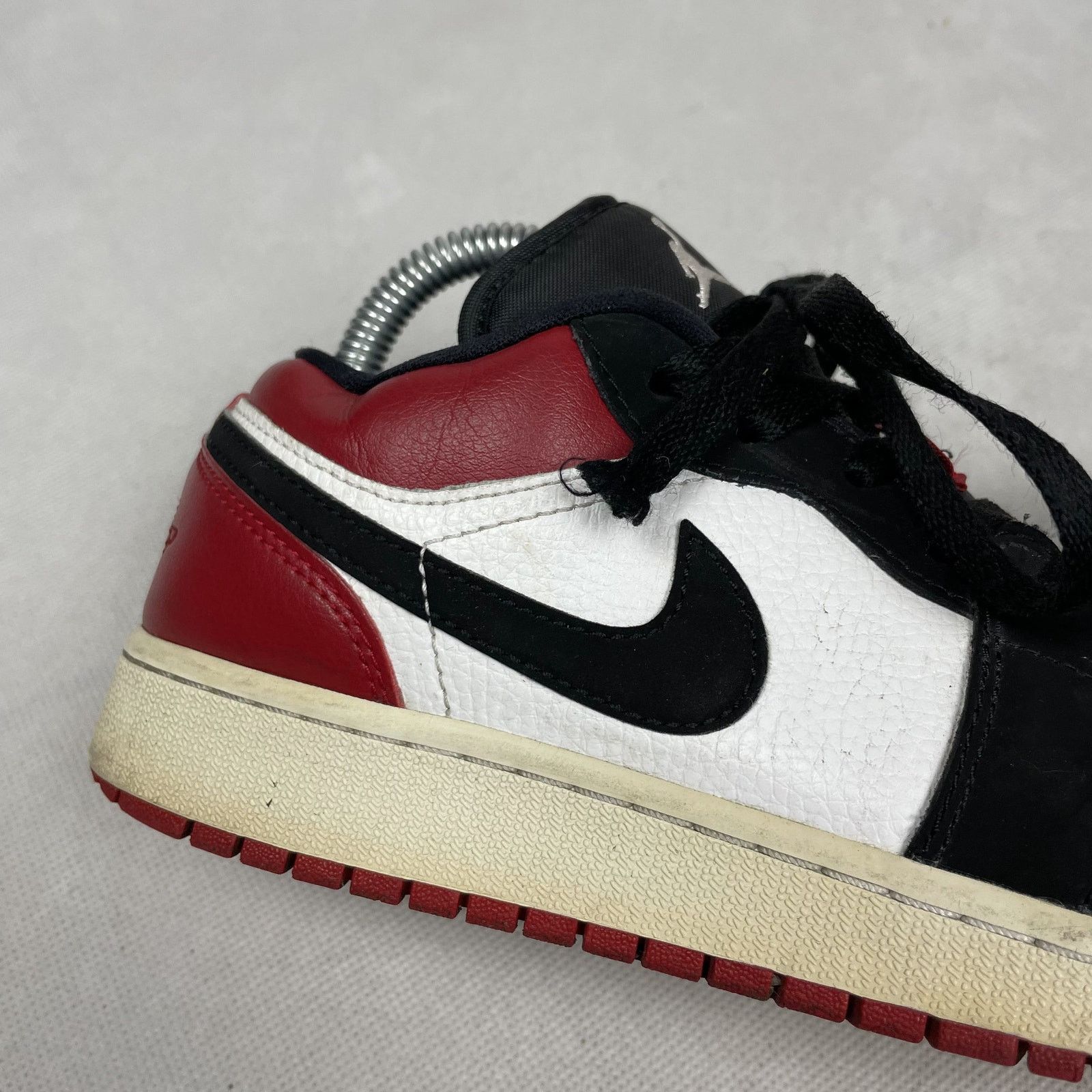 Nike Nike Air Jordan 1 Low GS 553560-116 Leather Sneakers 5.5 Size US 5.5 / EU 38 - 6 Thumbnail