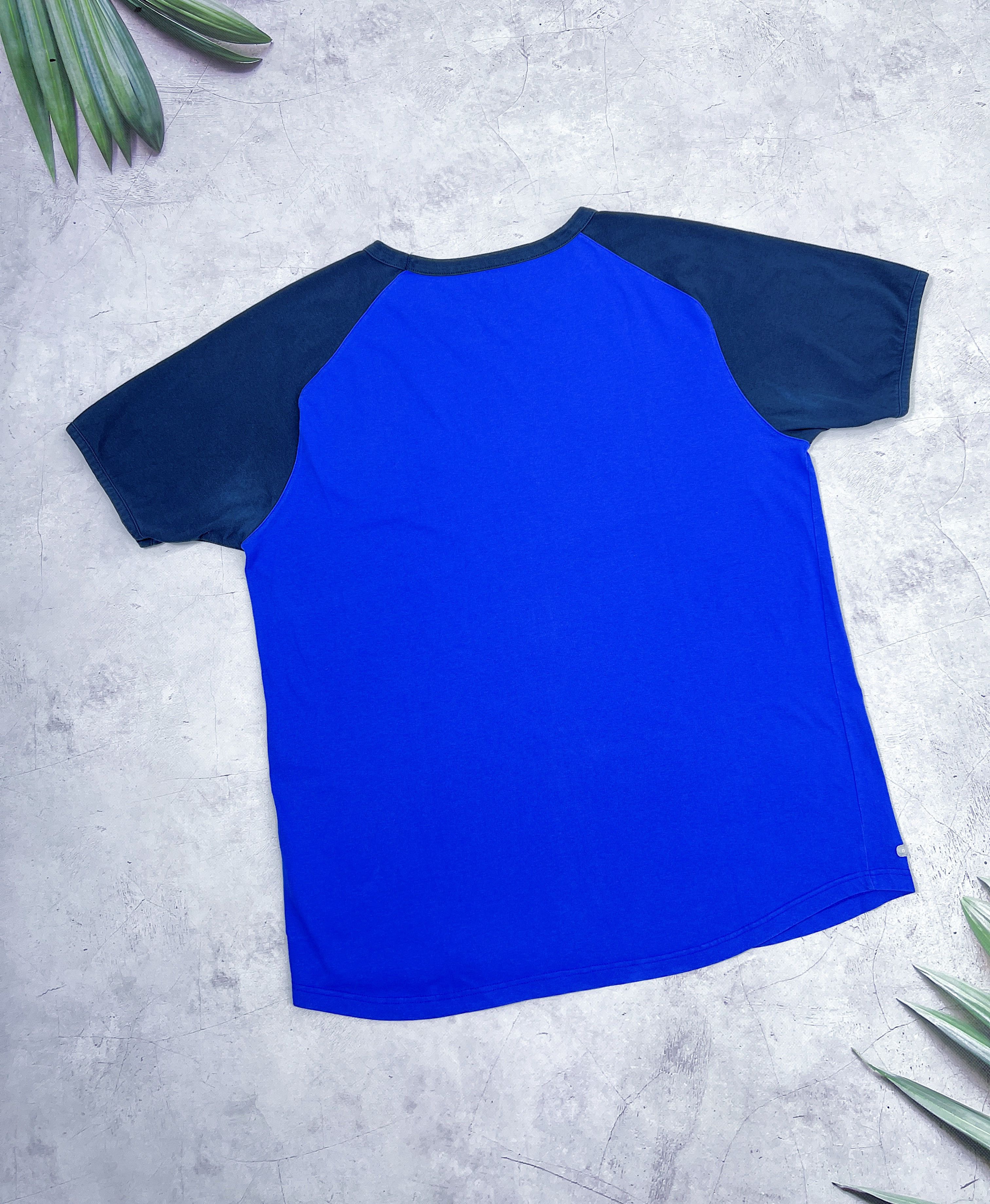 Nike × Vintage Vintage Nike T-Shirt Central Swoosh Logo Size US L / EU 52-54 / 3 - 9 Thumbnail