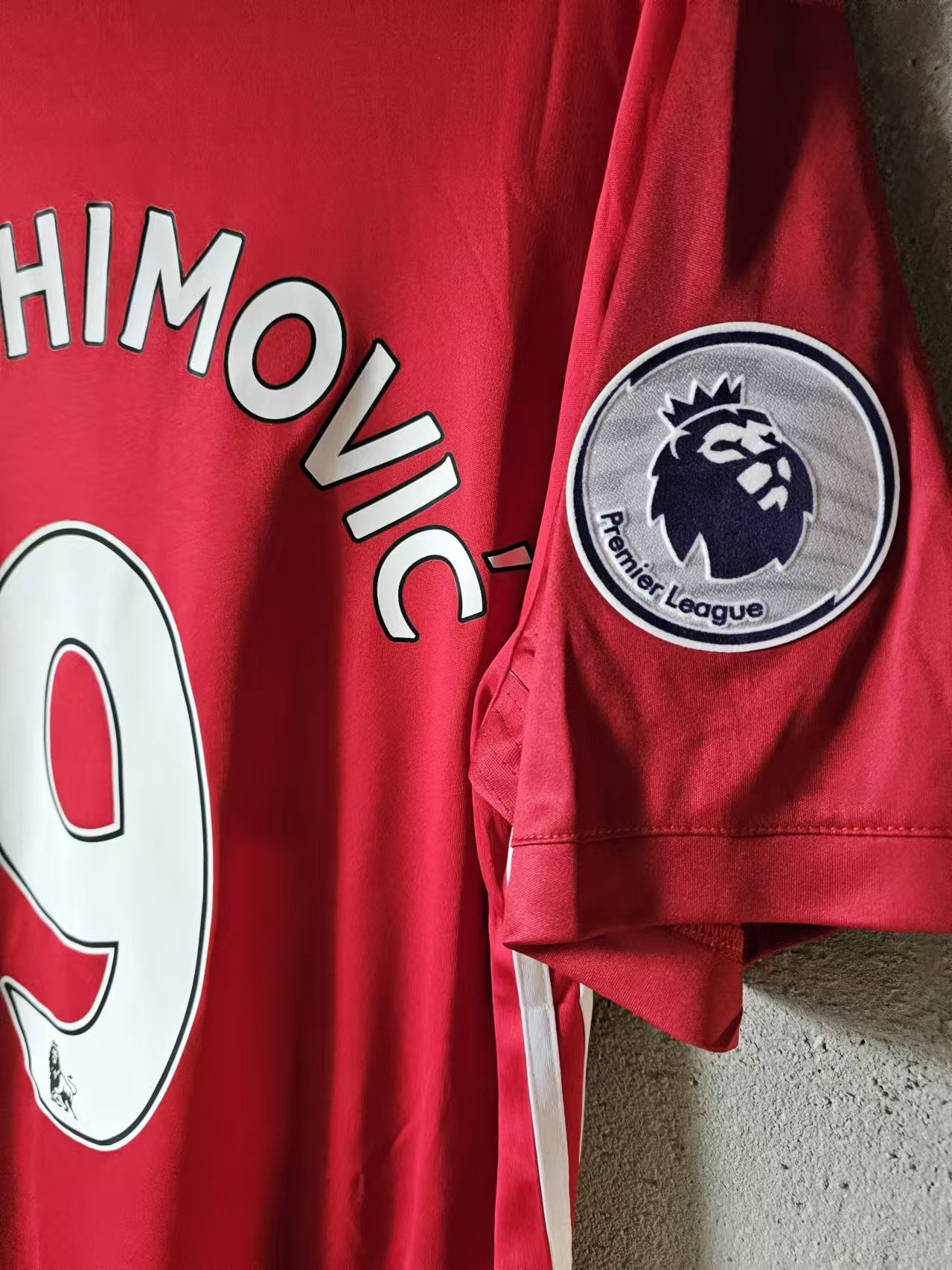 Other 2016 17 MUFC 9 Ibrahimović Jersey Home L Size US L / EU 52-54 / 3 - 4 Thumbnail