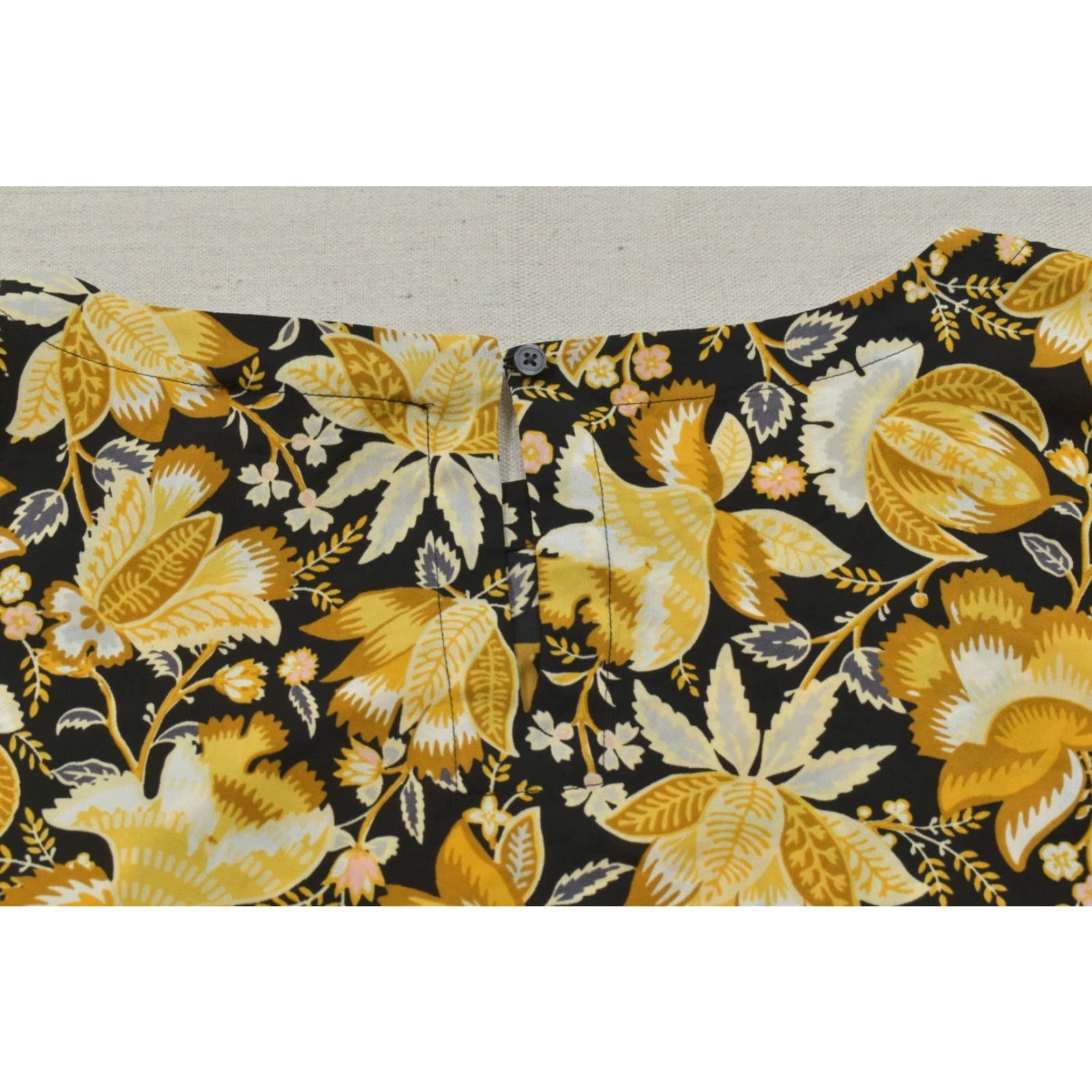 Loft VINTAGE? No — Loft PLUS Blouse Womens Size 22 Yellow Floral Long Sleeve Crew Neck Keyhole Lightweight Polyester Shirt Size 3XL / US 20-22 - 6 Thumbnail