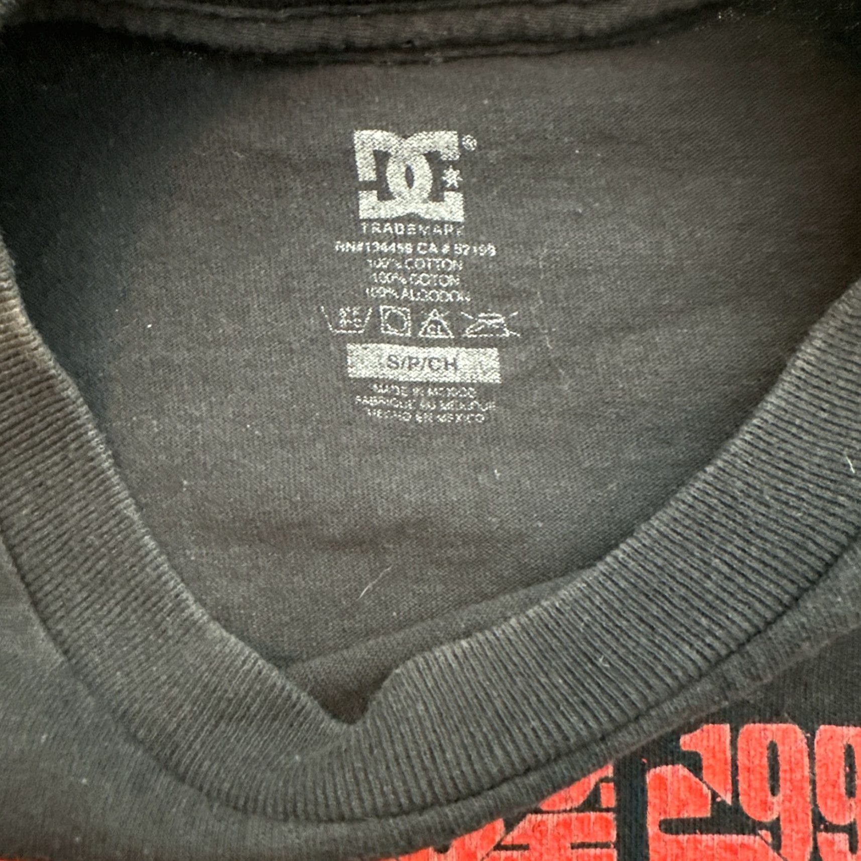 Vintage VINTAGE DC Shoes T-Shirt Mens Small Black Short Sleeves Crew Neck Graphic Print Skate Y2K 2000s City Classic Grunge Money Nature Outdoor Size US S / EU 44-46 / 1 - 2 Thumbnail