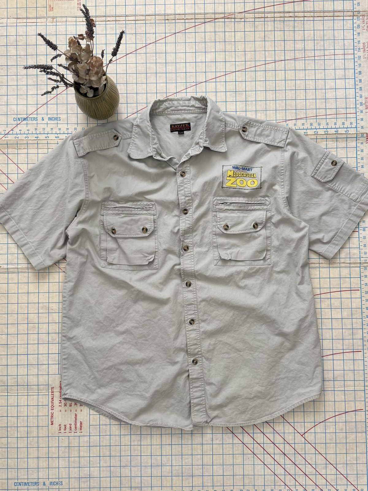 Vintage Vintage Madagascar Zoo Keeper Promo Button Up Short Sleeve Size US L / EU 52-54 / 3 - 1 Thumbnail