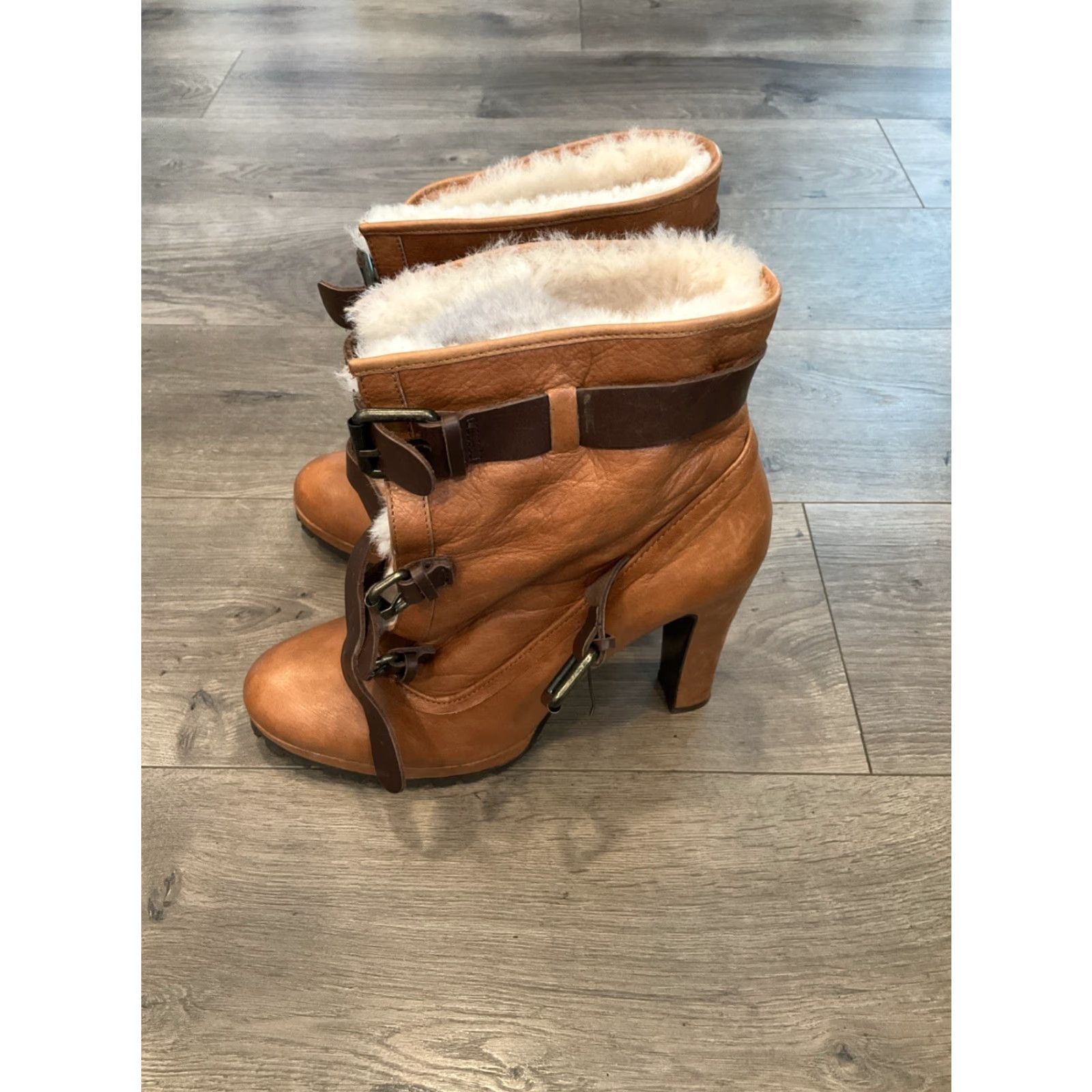 Dolce Vita VINTAGE Dolce Vita Brown Shearling Lined Ankle Boot Size 10 User: VINTAGE Dolce Vita Brown Shearling Lined Ankle Boot Size 10 Size US 10 / IT 40 - 2 Thumbnail