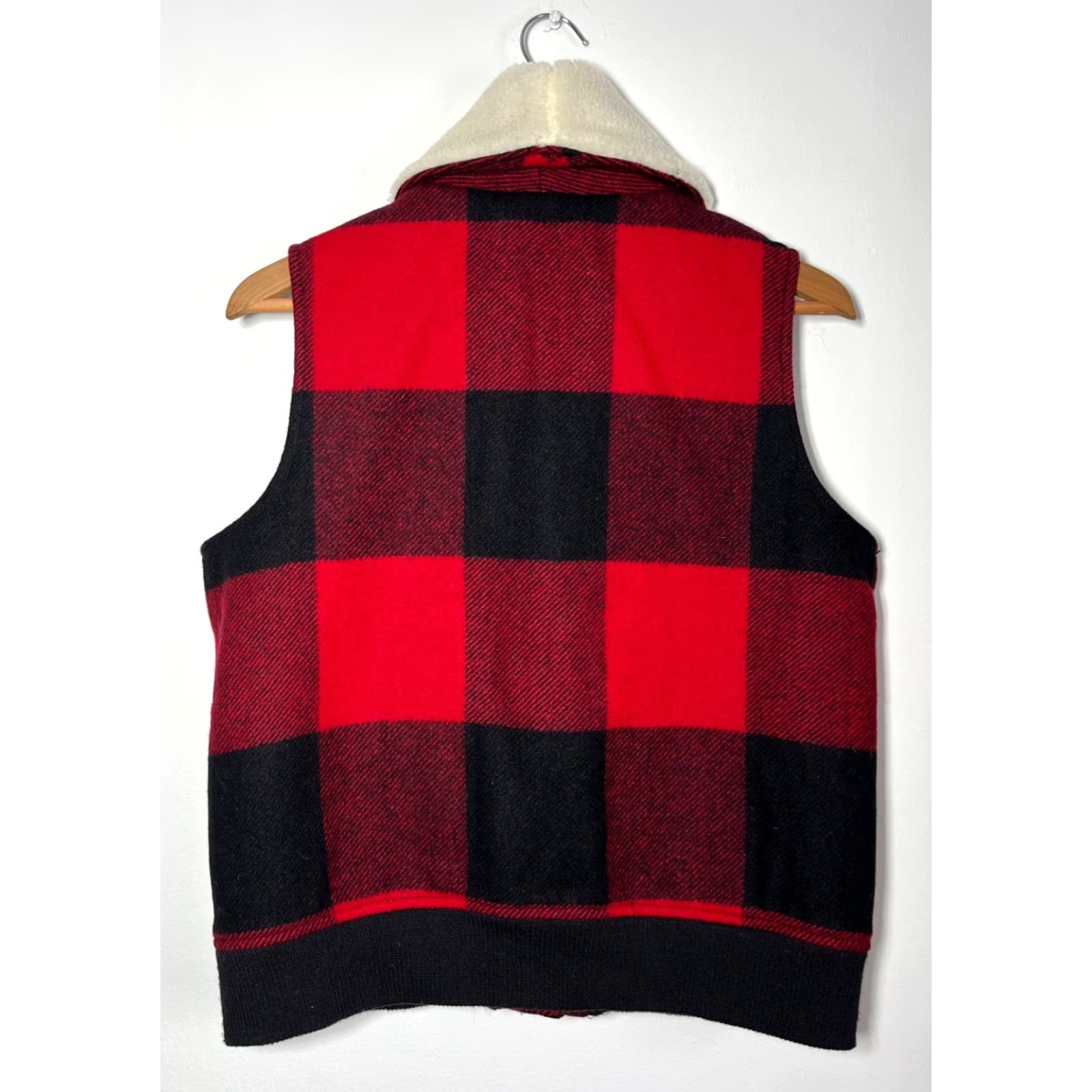 Vintage Woolrich Women's Vest Wool Blend NWT Giant Buffalo Size S Red Black Plaid Outdoor Pockets Vest Mens? Size S / US 4 / IT 40 - 4 Thumbnail