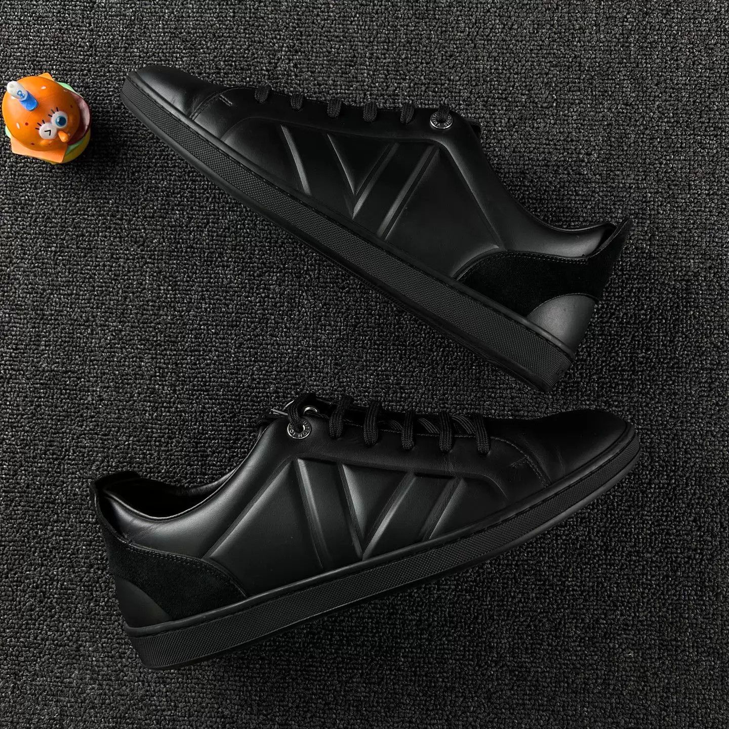 Louis Vuitton LV black casual sneakers size 43.5 Size US 10.5 / EU 43-44 - 4 Thumbnail