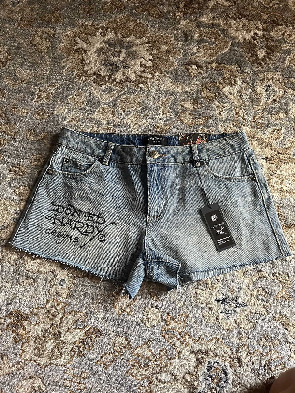 Ed Hardy BORN FREE MINI SHORTS Size 28" / US 6 / IT 42 - 4 Thumbnail