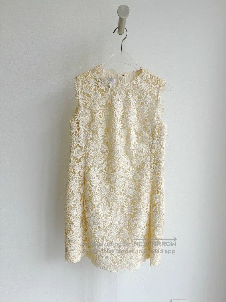 Valentino Valentino Pale yellow lace dress Size S / US 4 / IT 40 - 1 Thumbnail