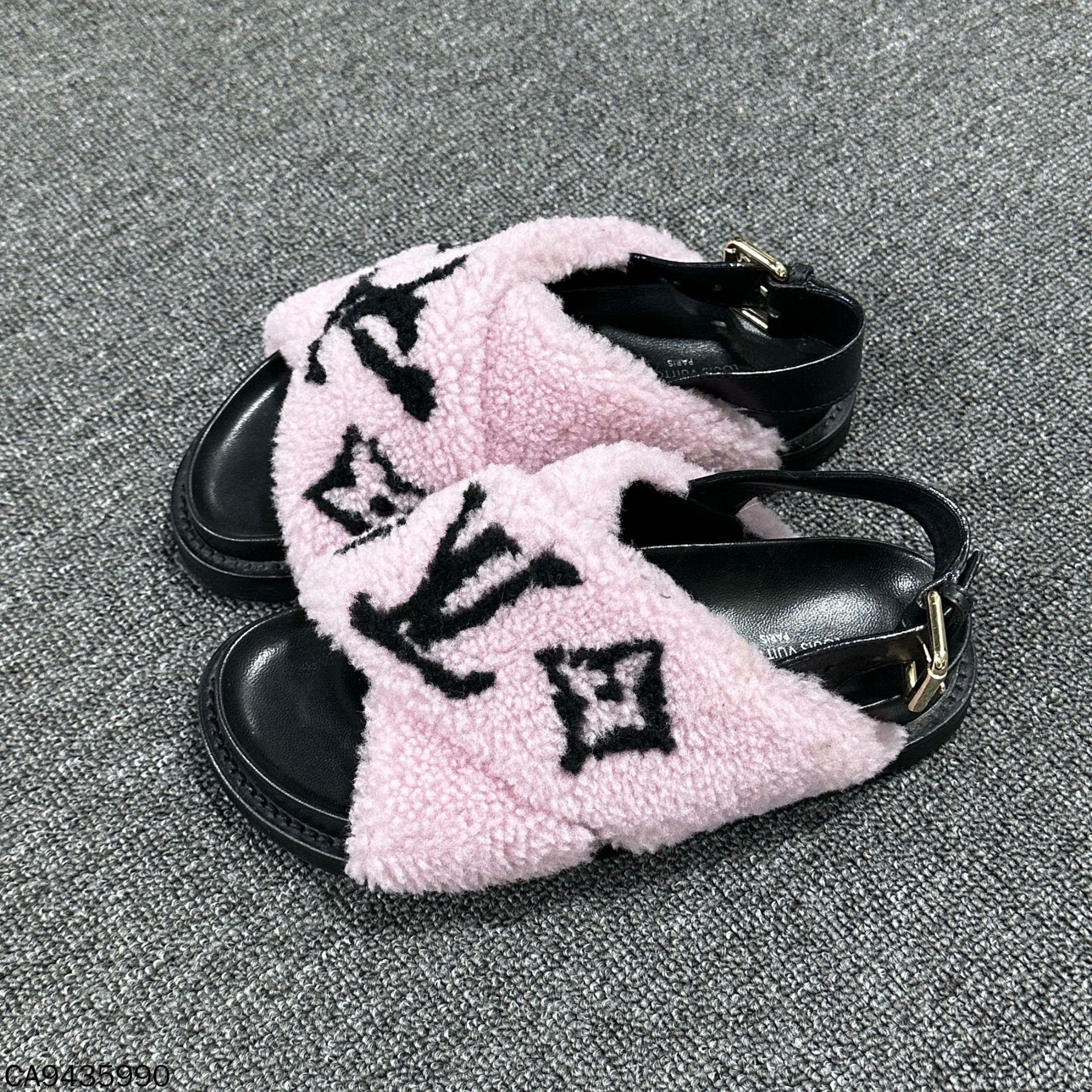 Louis Vuitton Louis Vuitton Pink Sandals 35 Women Size US 5 / IT 35 - 1 Thumbnail