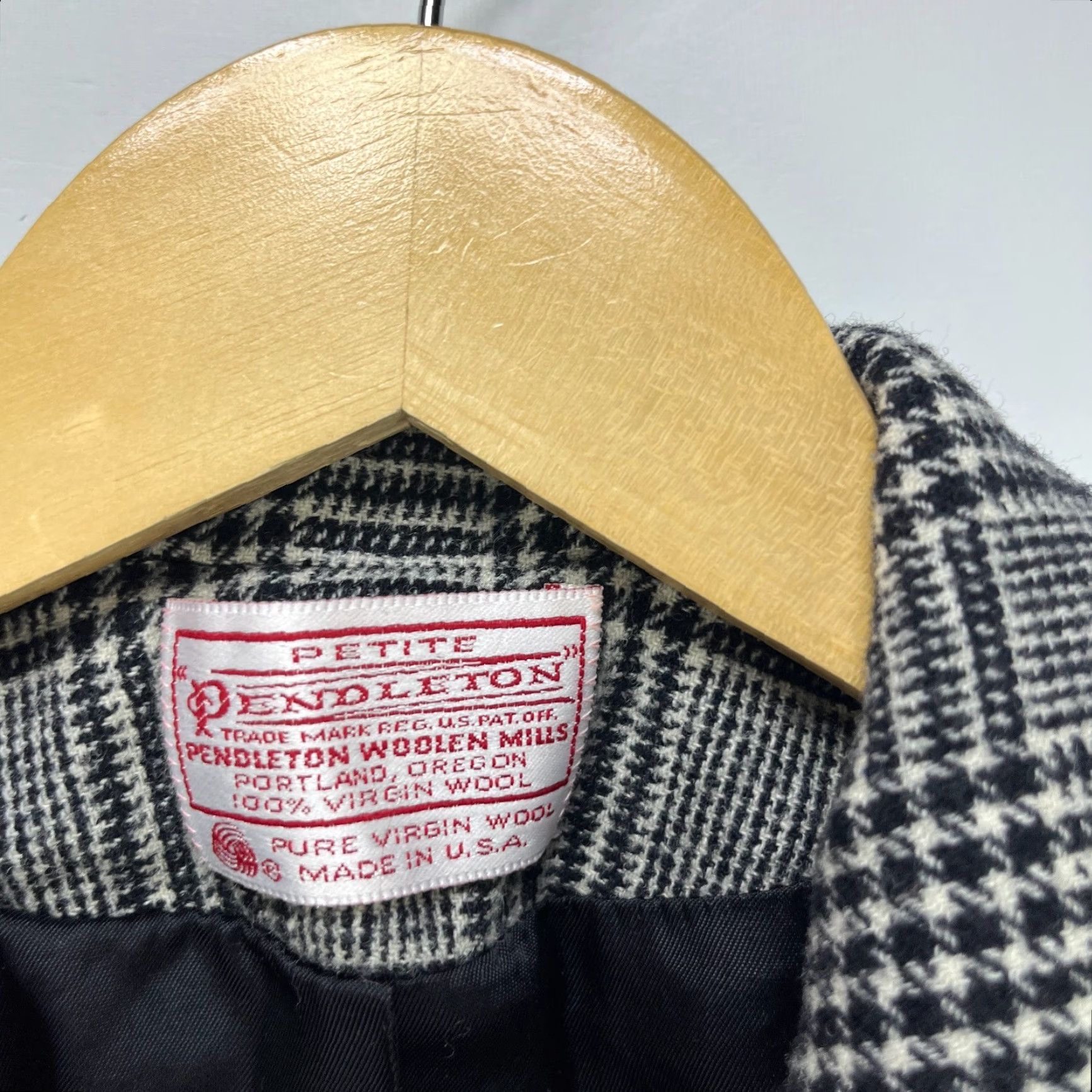 Pendleton VINTAGE Pendleton Blazer Womens Petite Small Plaid Made in USA USA White 6 / 8 Tuxedo Petites Womens Blazer Size M / US 6-8 / IT 42-44 - 4 Thumbnail
