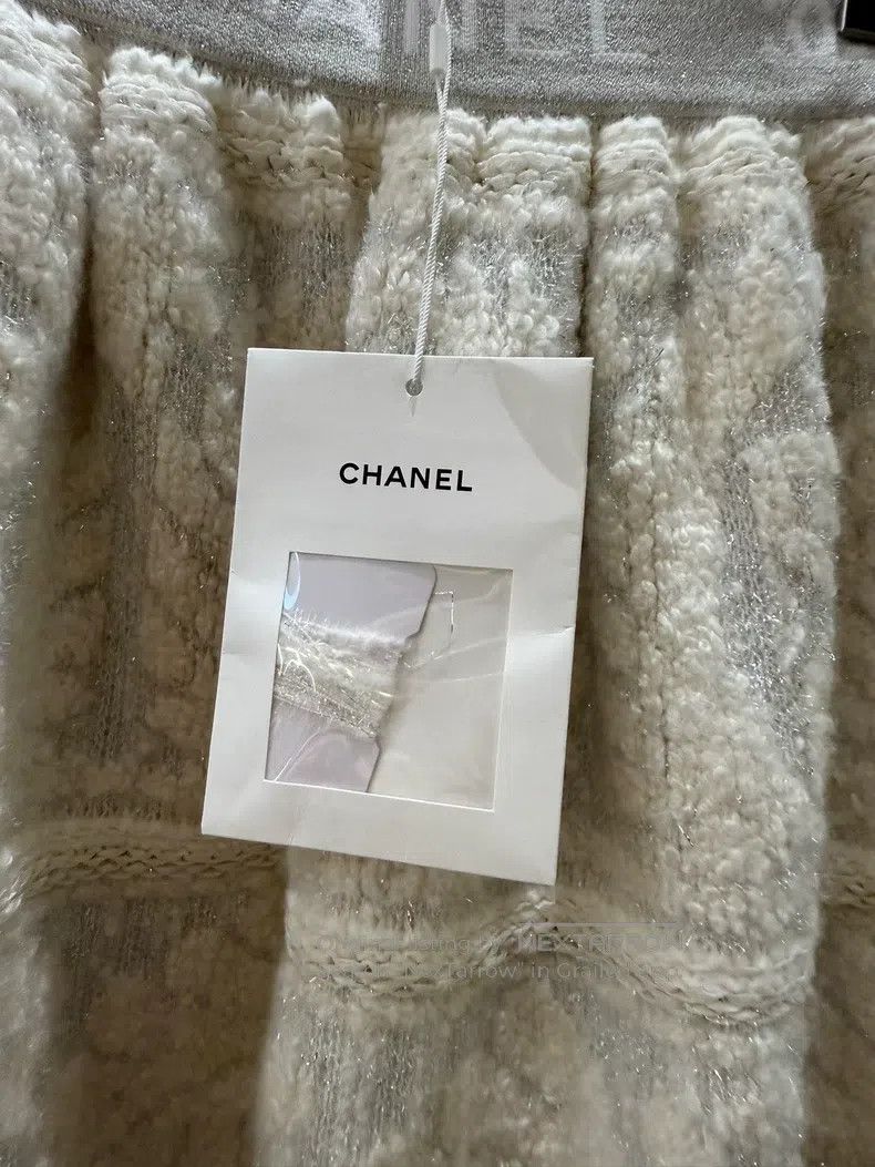 Chanel Chanel White cashmere skirt Size 42" / US 20 - 3 Thumbnail