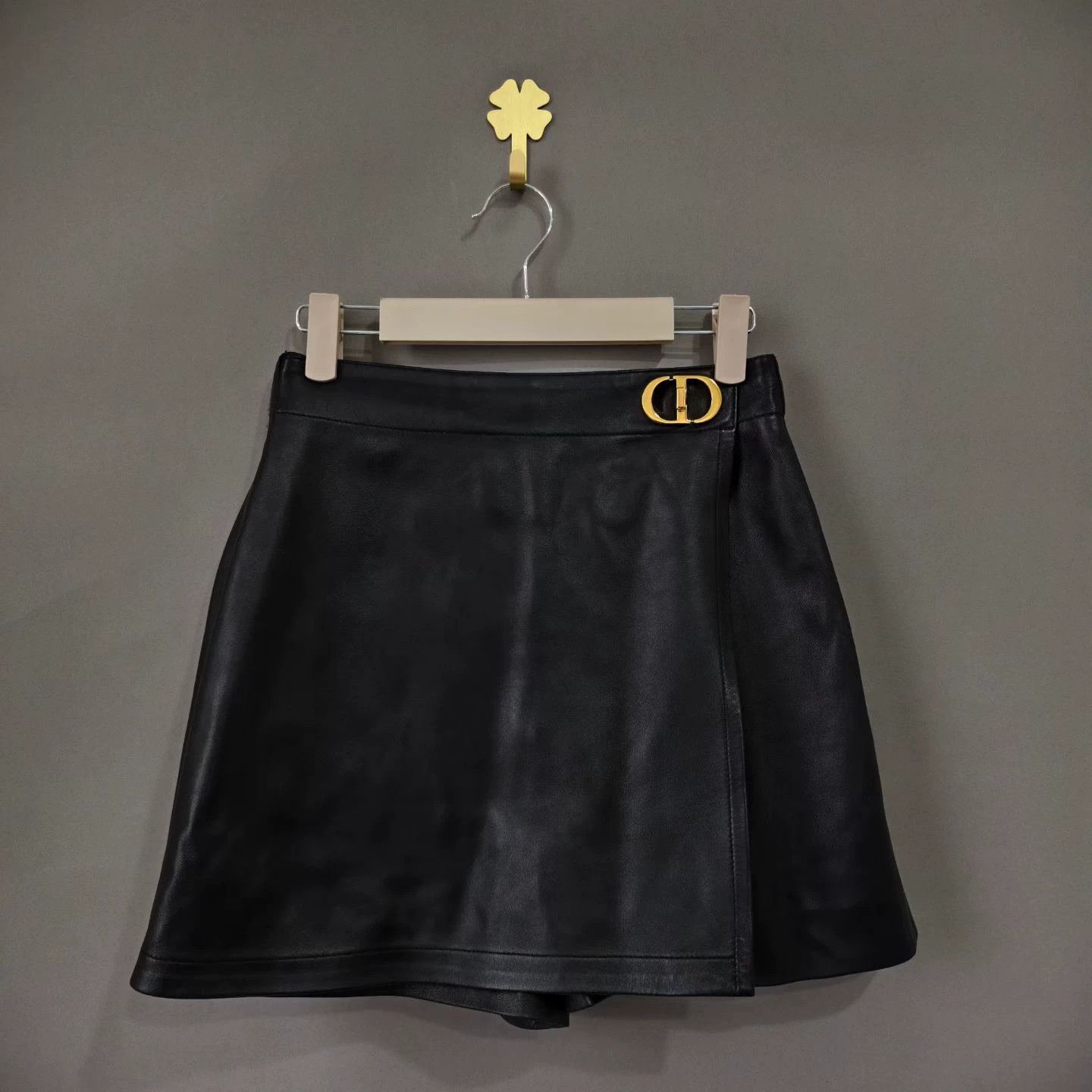 Dior Dior Gold Buckle Leather Skirt 38 99 Size 27" / US 4 / IT 40 - 1 Thumbnail