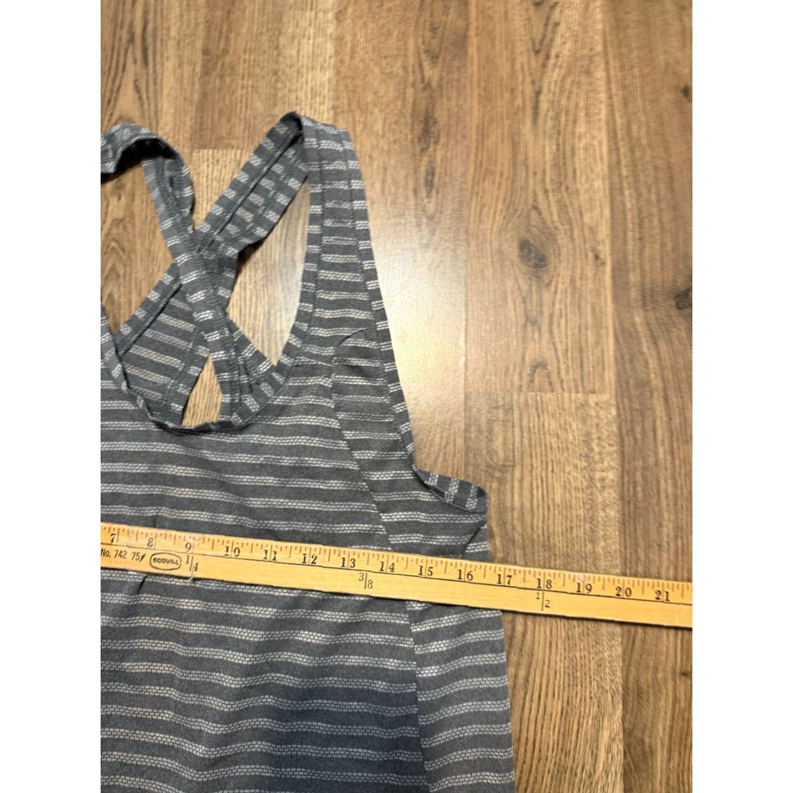 Vintage Zyia Active Shirt Women's Medium Gray Striped Open Back Tank Top Activewear Size M / US 6-8 / IT 42-44 - 5 Thumbnail
