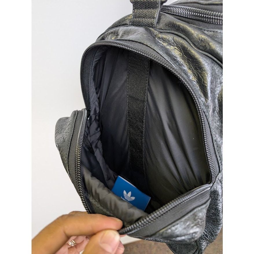 Adidas × Balenciaga o1rshd1 Aged Arena Lamb Gym Bag in Black/White Size ONE SIZE - 15 Thumbnail