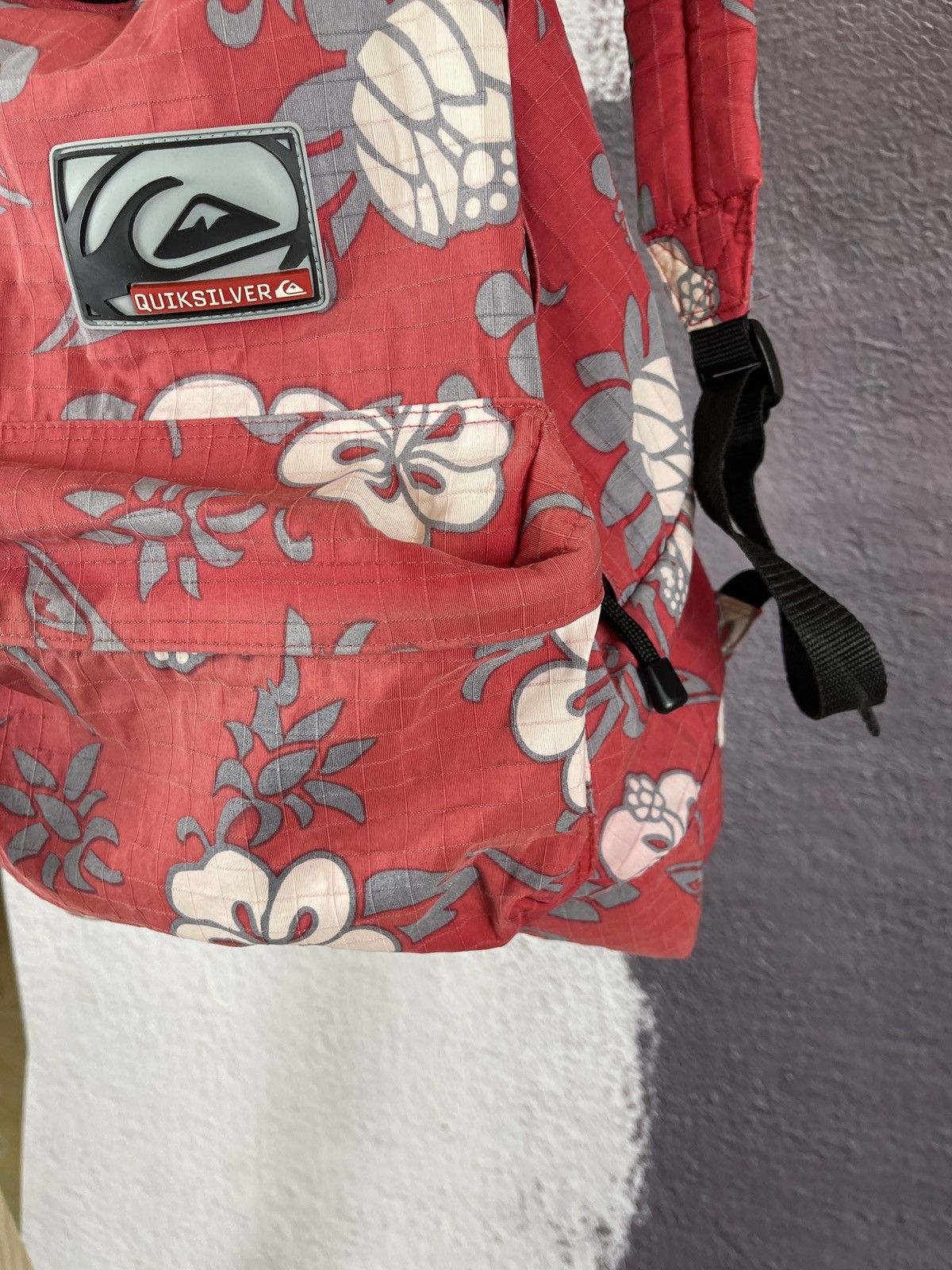 Quiksilver Quiksilver vintage red faded flower pattern backpack Size ONE SIZE - 7 Thumbnail