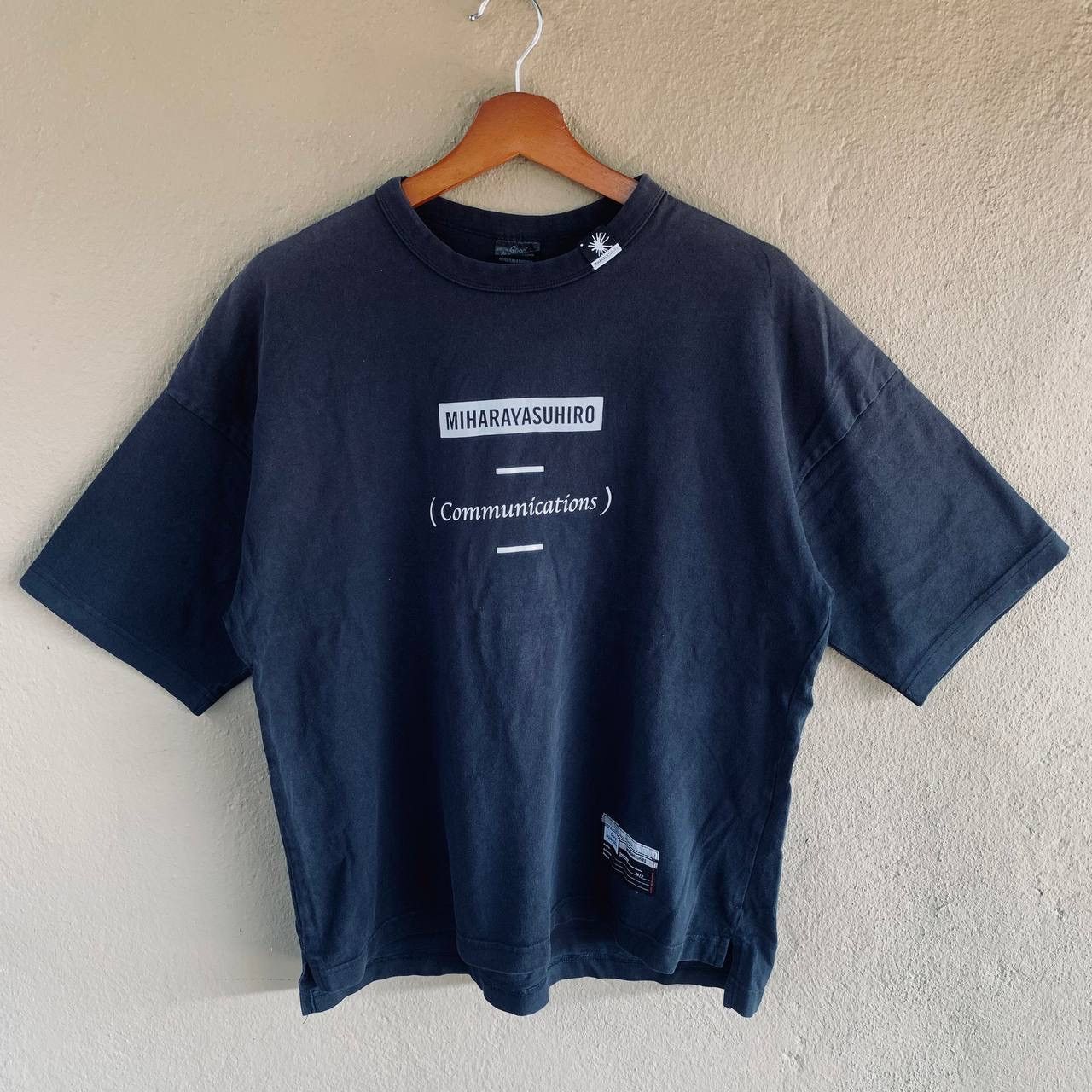 GU × Maison MIHARA YASUHIRO Maison Mihara Yasuhiro X GU ‘Good Inspiration’ Baggy Tees Size US L / EU 52-54 / 3 - 1 Thumbnail