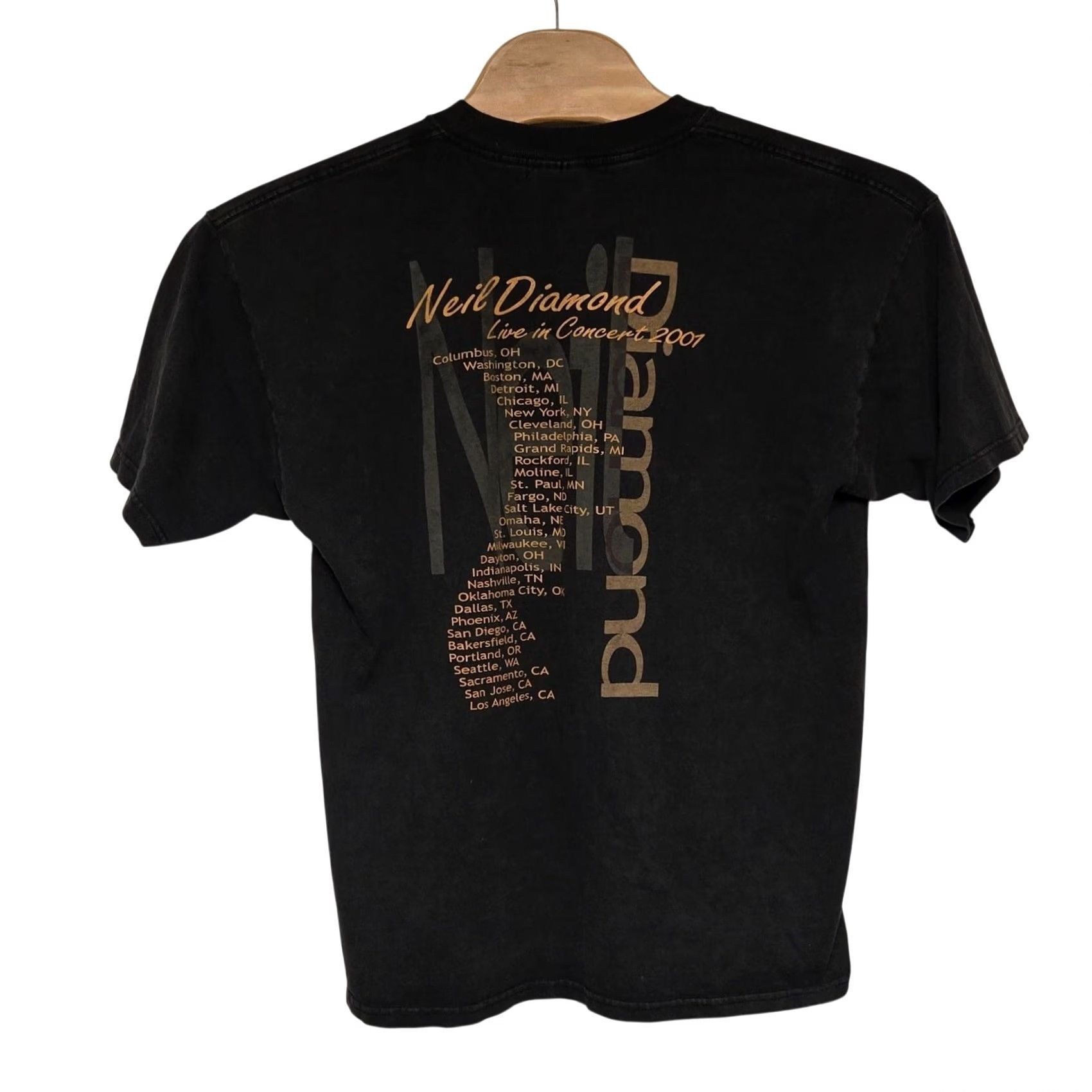Gildan VINTAGE Neil Diamond Concert T-Shirt On Tour 2001 Men's XL Black Gildan T-Shirt Size US XL / EU 56 / 4 - 7 Thumbnail