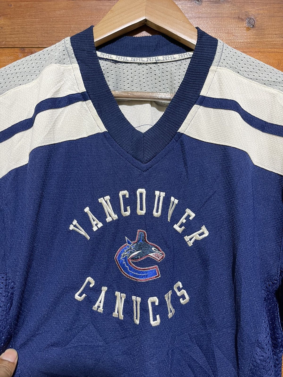 NHL Vintage 90s nike NHL vancouver canucks hockey jersey Size US M / EU 48-50 / 2 - 7 Thumbnail