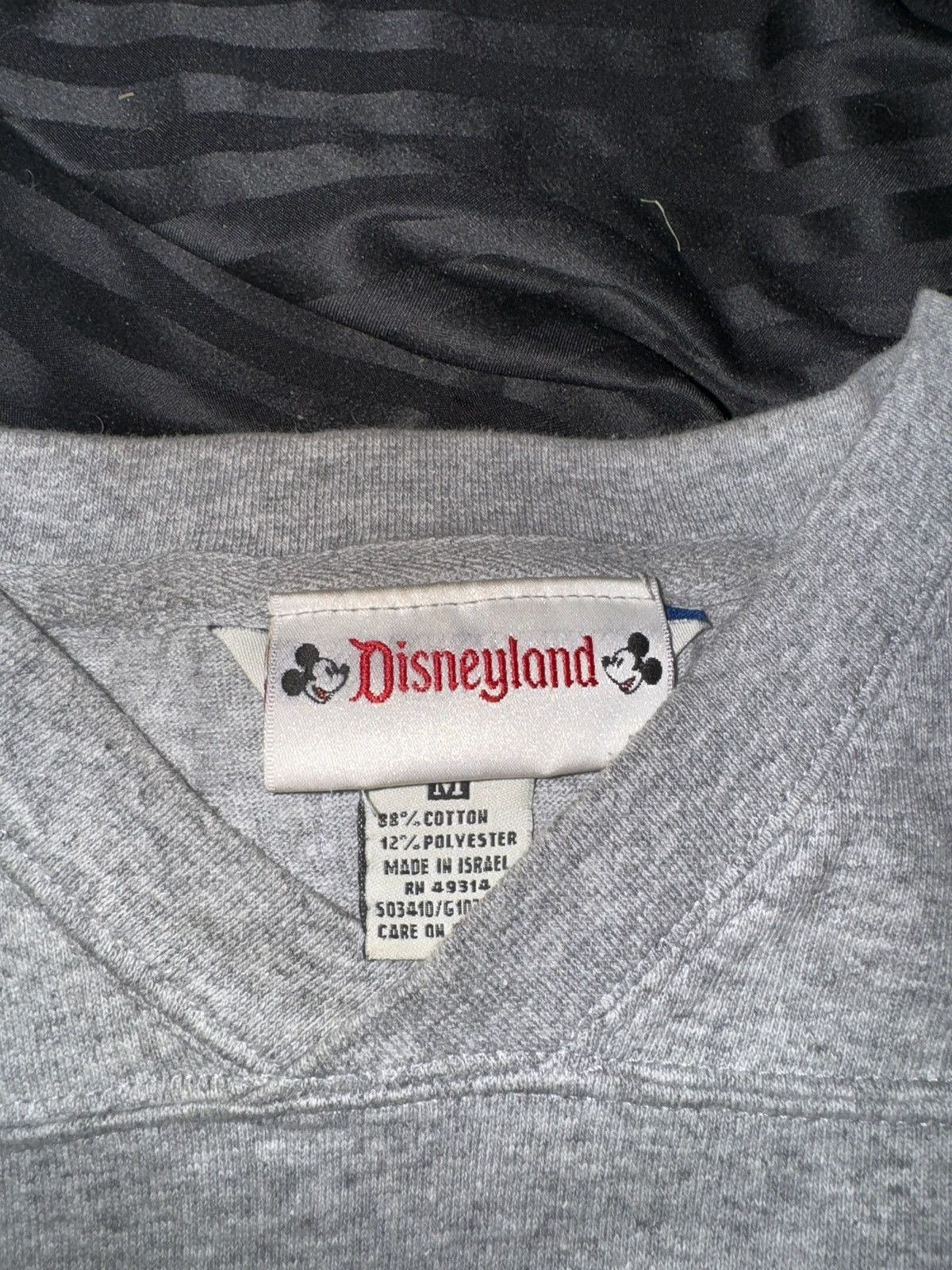 Disney VINTAGE (DISNEYLAND) MICKEY MOUSE CREW 90’s Size US M / EU 48-50 / 2 - 3 Thumbnail