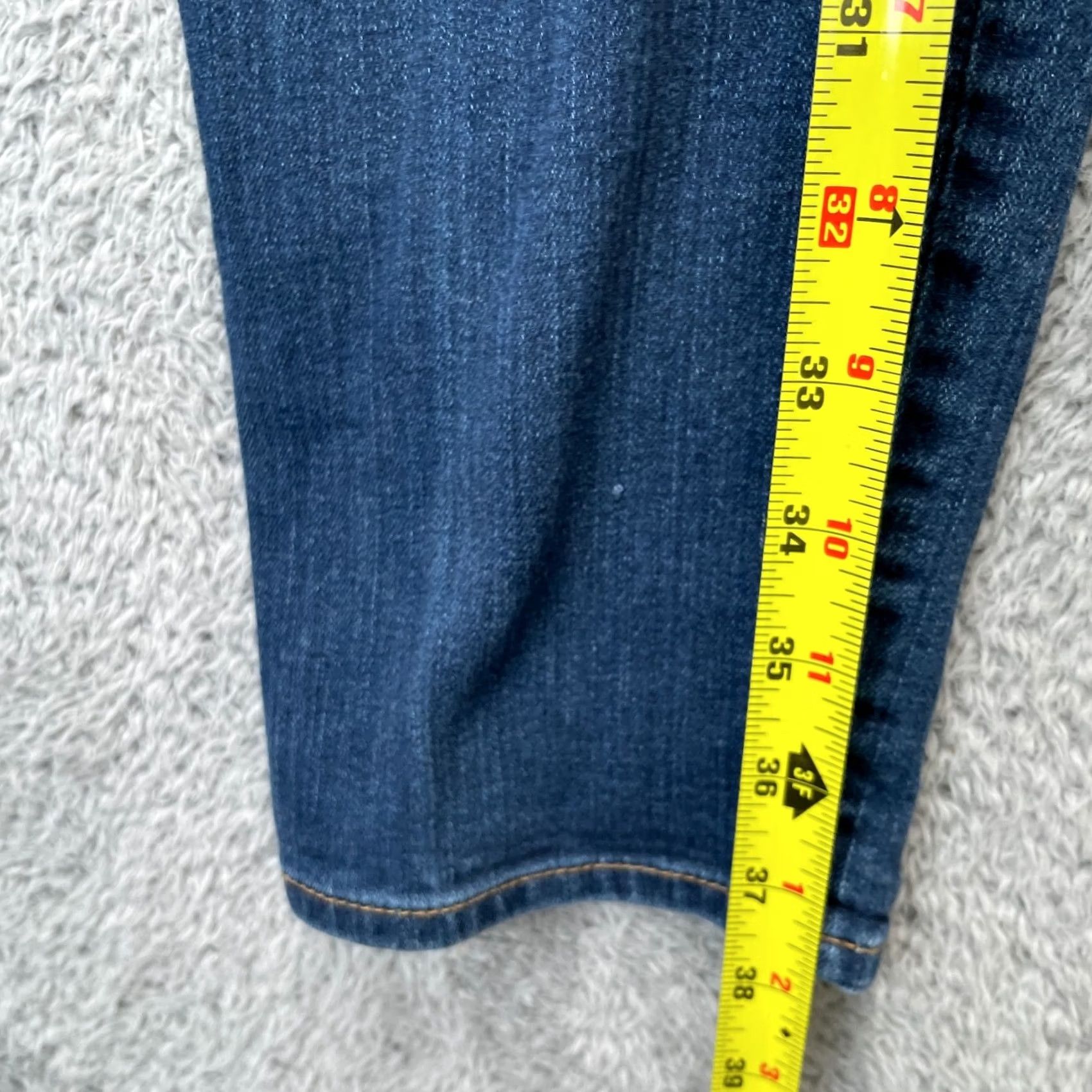 Eddie Bauer Eddie Bauer Jeans Womens 12 Blue Slightly Curvy Fit Skinny Leg Denim Cotton Logo 5-Pocket Design Size 34" / US 12 / IT 48 - 7 Thumbnail