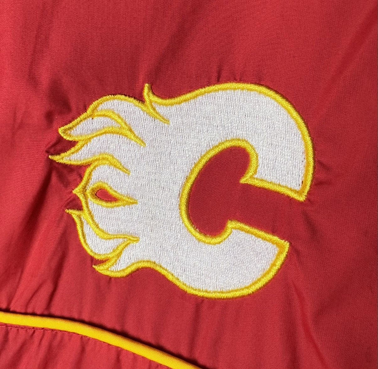 Starter Calgary Flames NHL Nylon Zip Jacket Starter size XL Size US XL / EU 56 / 4 - 4 Thumbnail